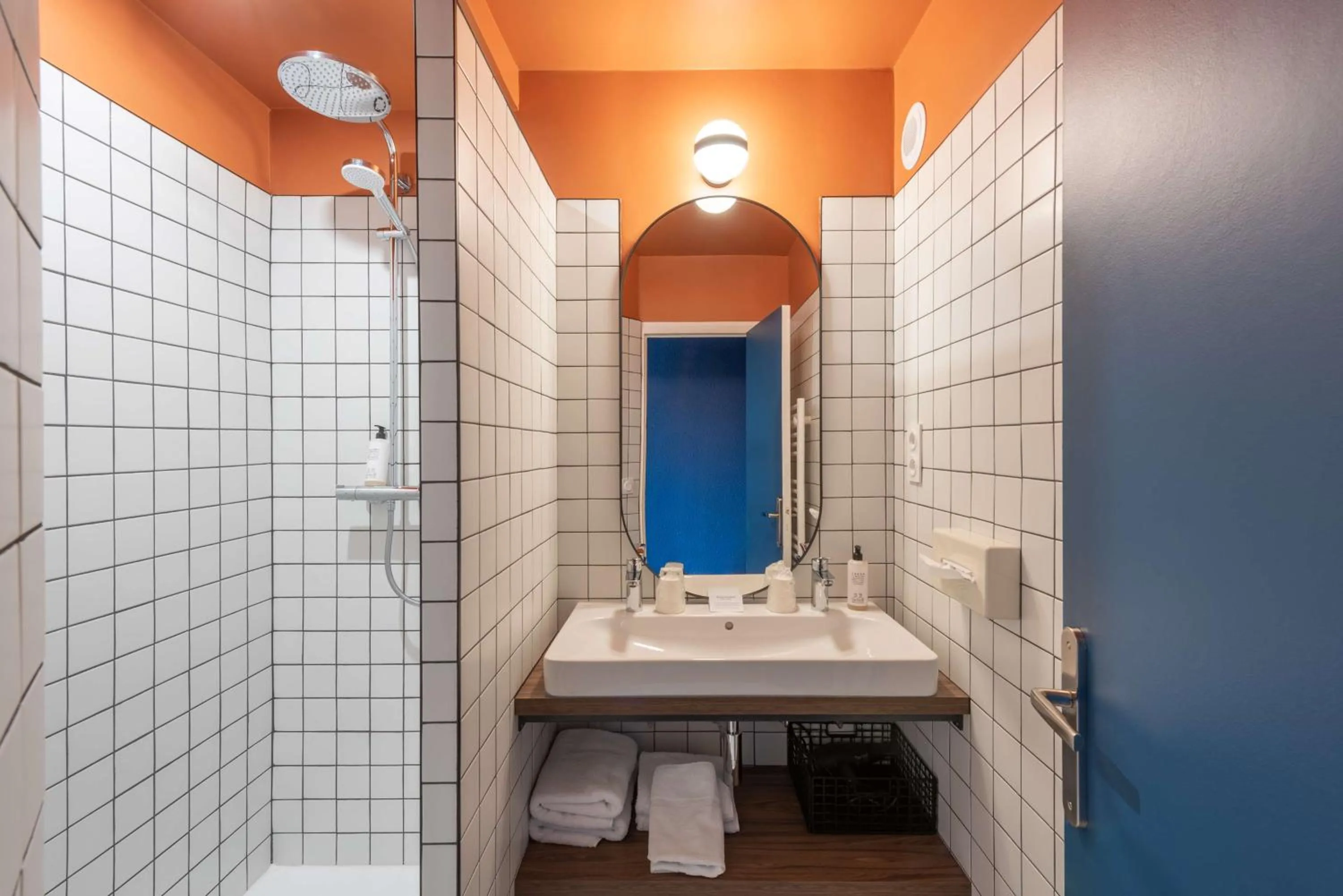 Bathroom in Best Western Bridge Hotel Lyon East