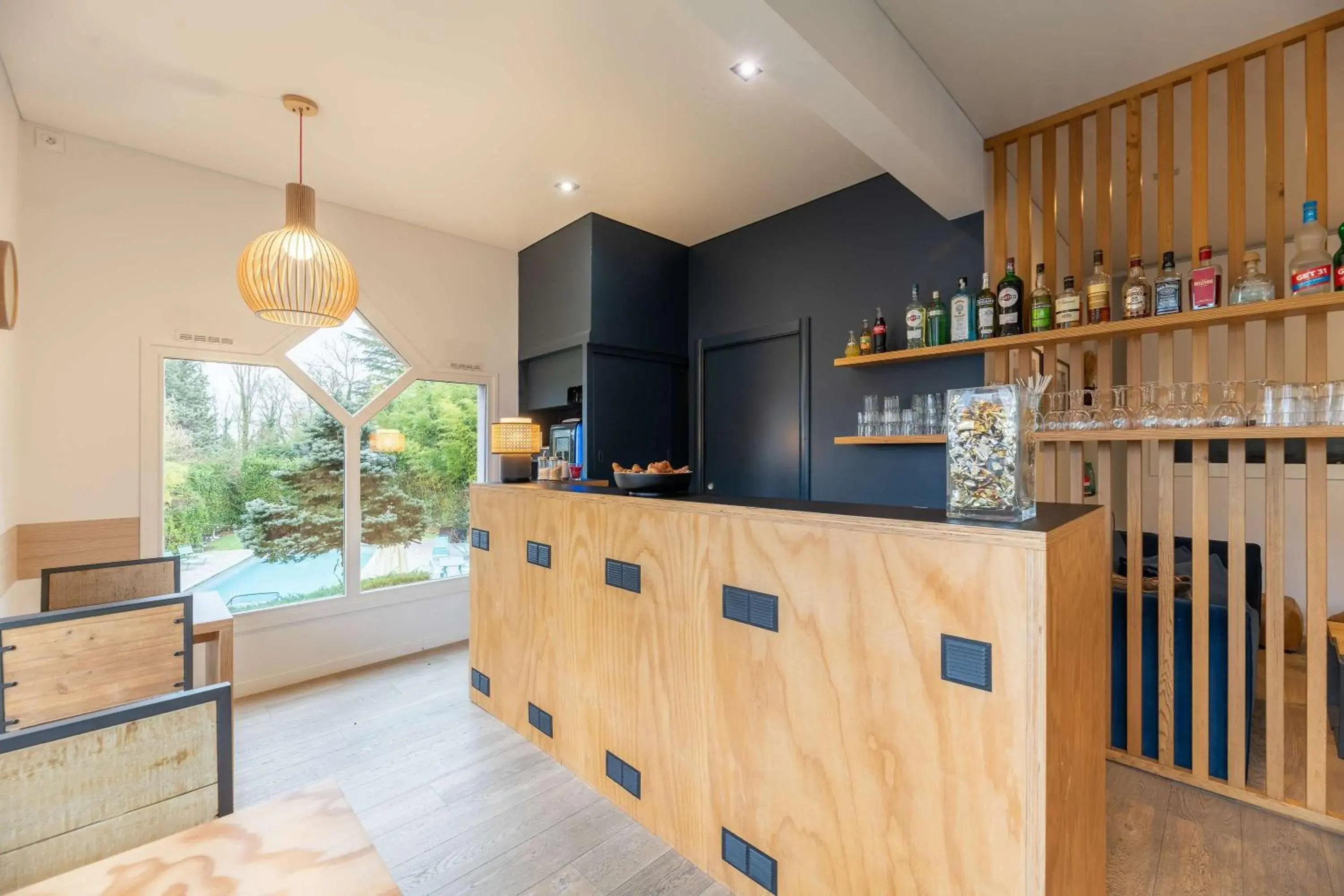 Lounge or bar in Best Western Bridge Hotel Lyon East Lounge or bar in Best Western Bridge Hotel Lyon East