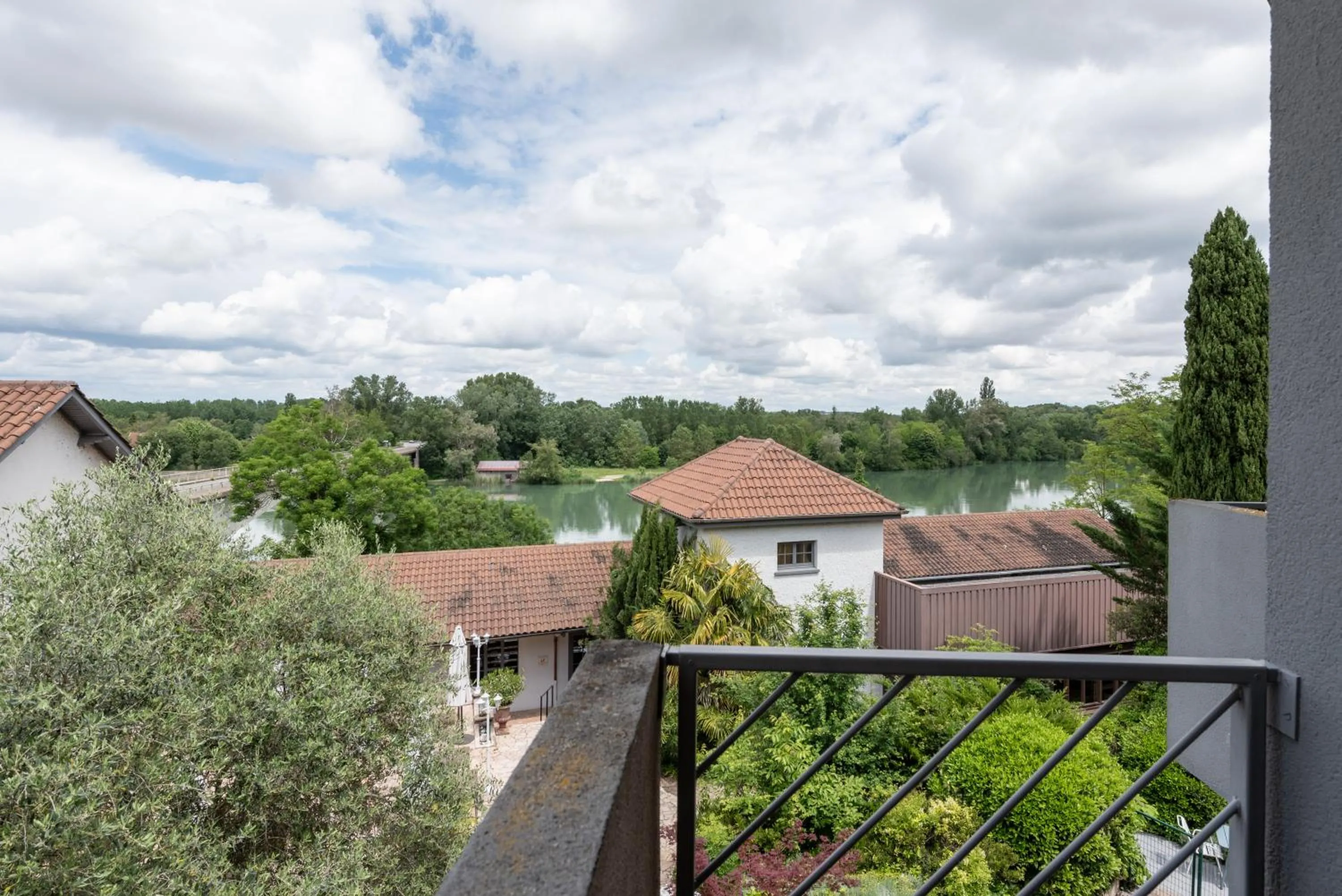 Natural landscape in Best Western Bridge Hotel Lyon East