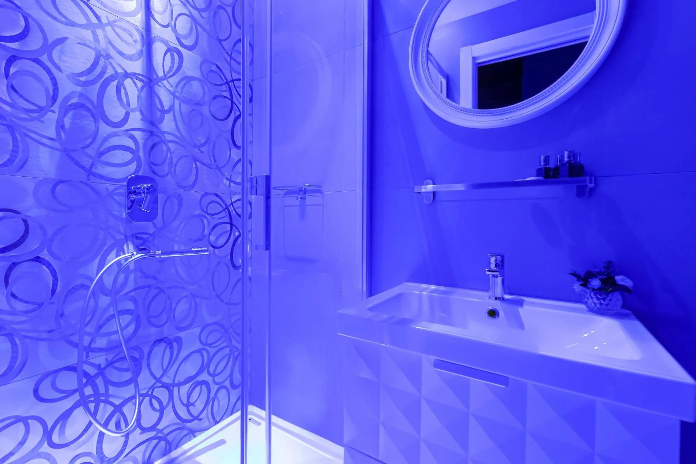 Shower in Tankara Suite