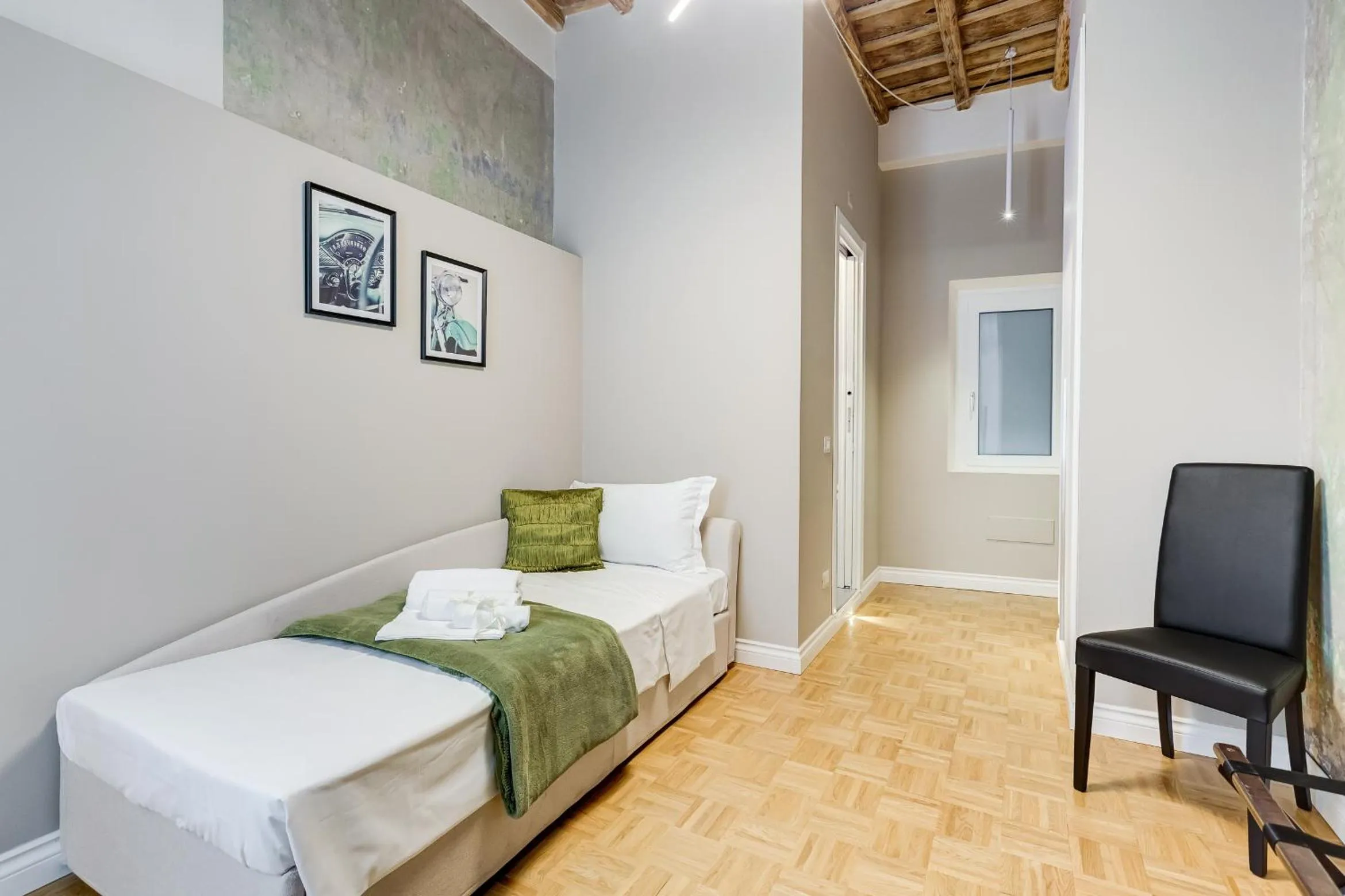 Photo of the whole room, Bed in Tankara Suite