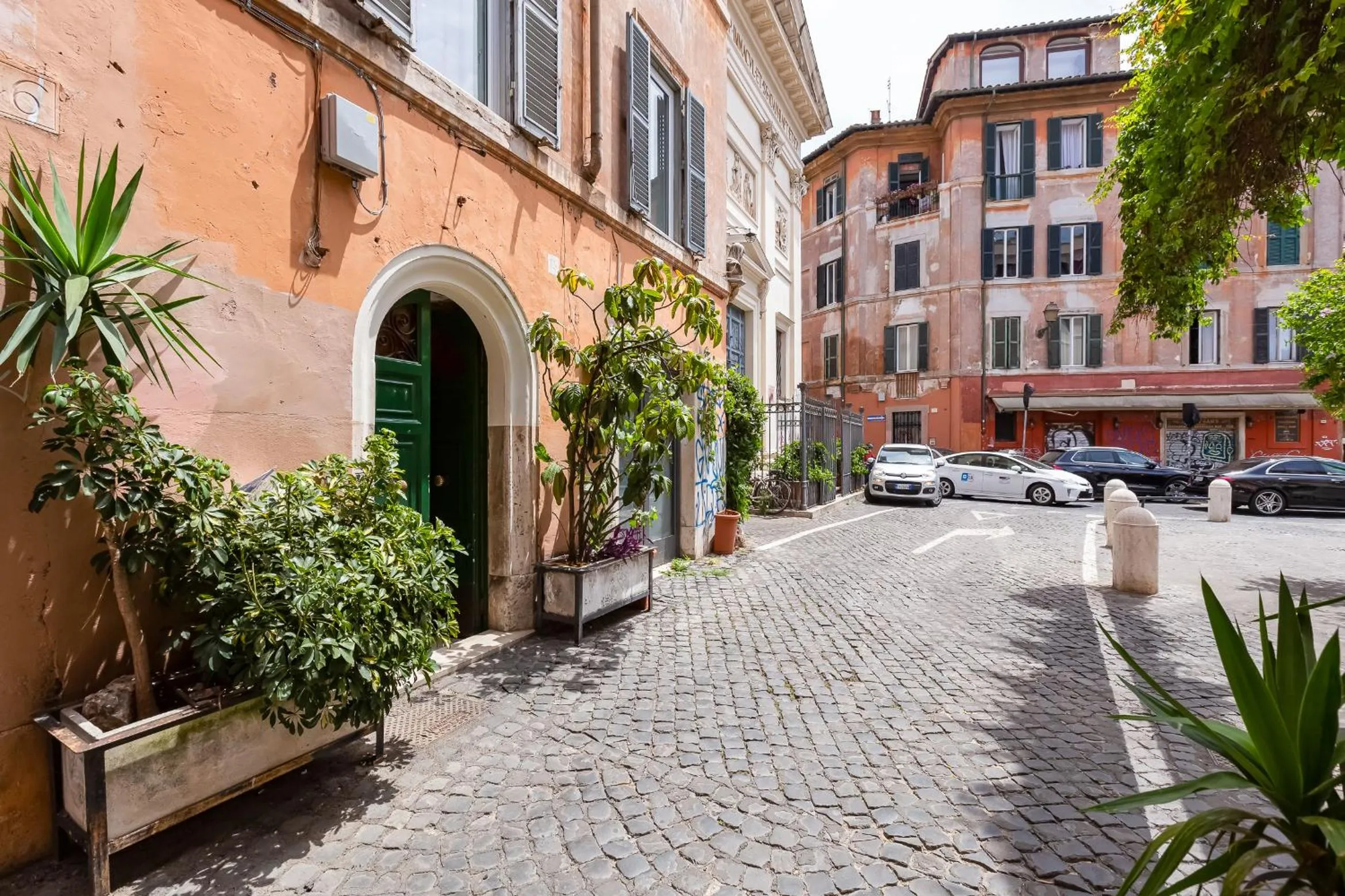 Facade/entrance in Tankara Suite