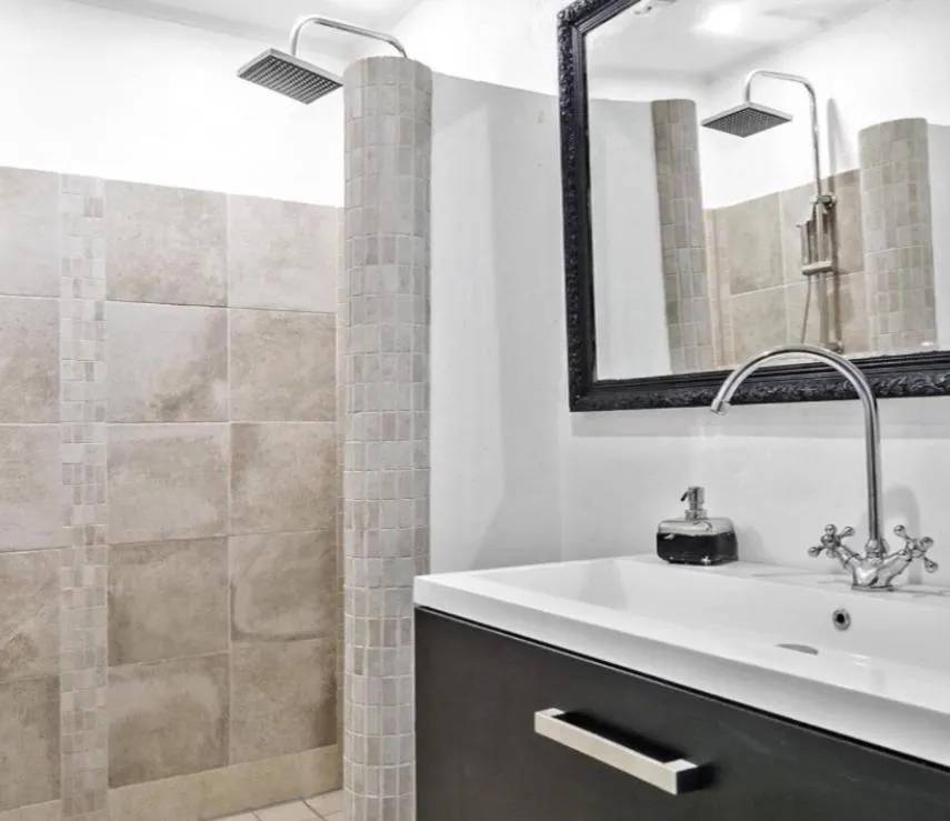 Bathroom in Nilles bed & breakfast