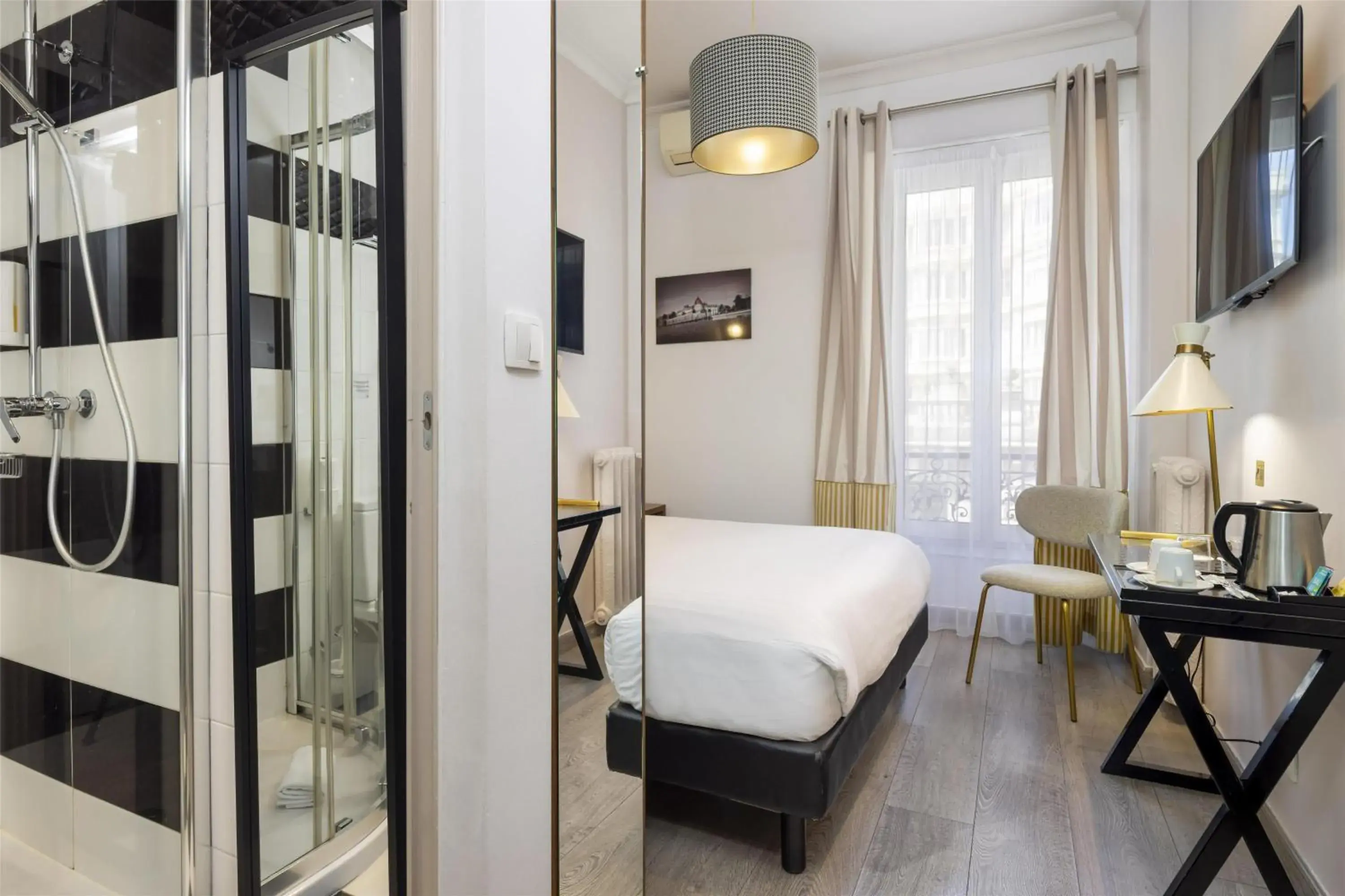 Bedroom, Bed in Best Western Plus Hôtel Brice Garden Nice Bedroom, Bed in Best Western Plus Hôtel Brice Garden Nice