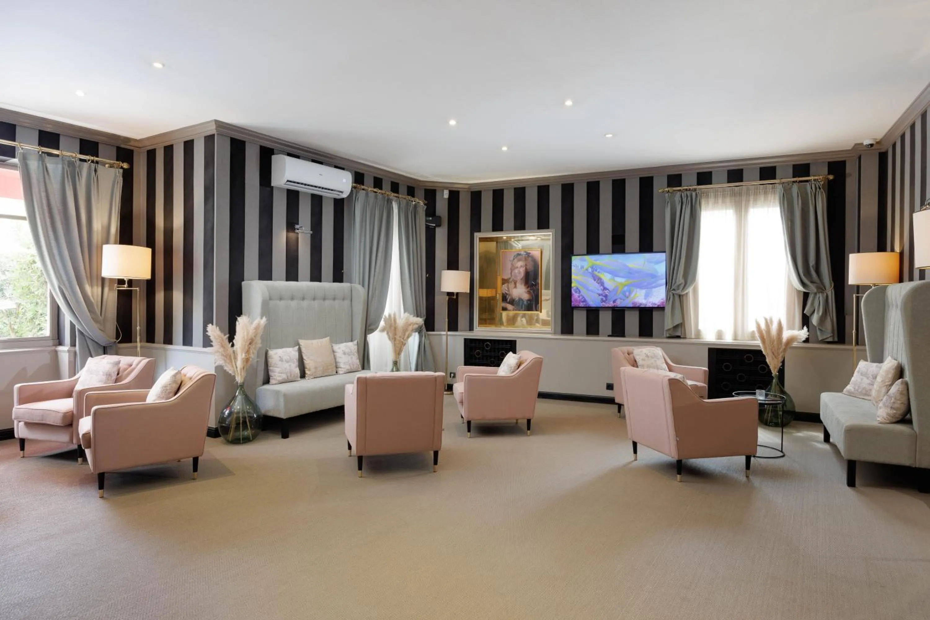 Communal lounge/ TV room in Best Western Plus Hôtel Brice Garden Nice