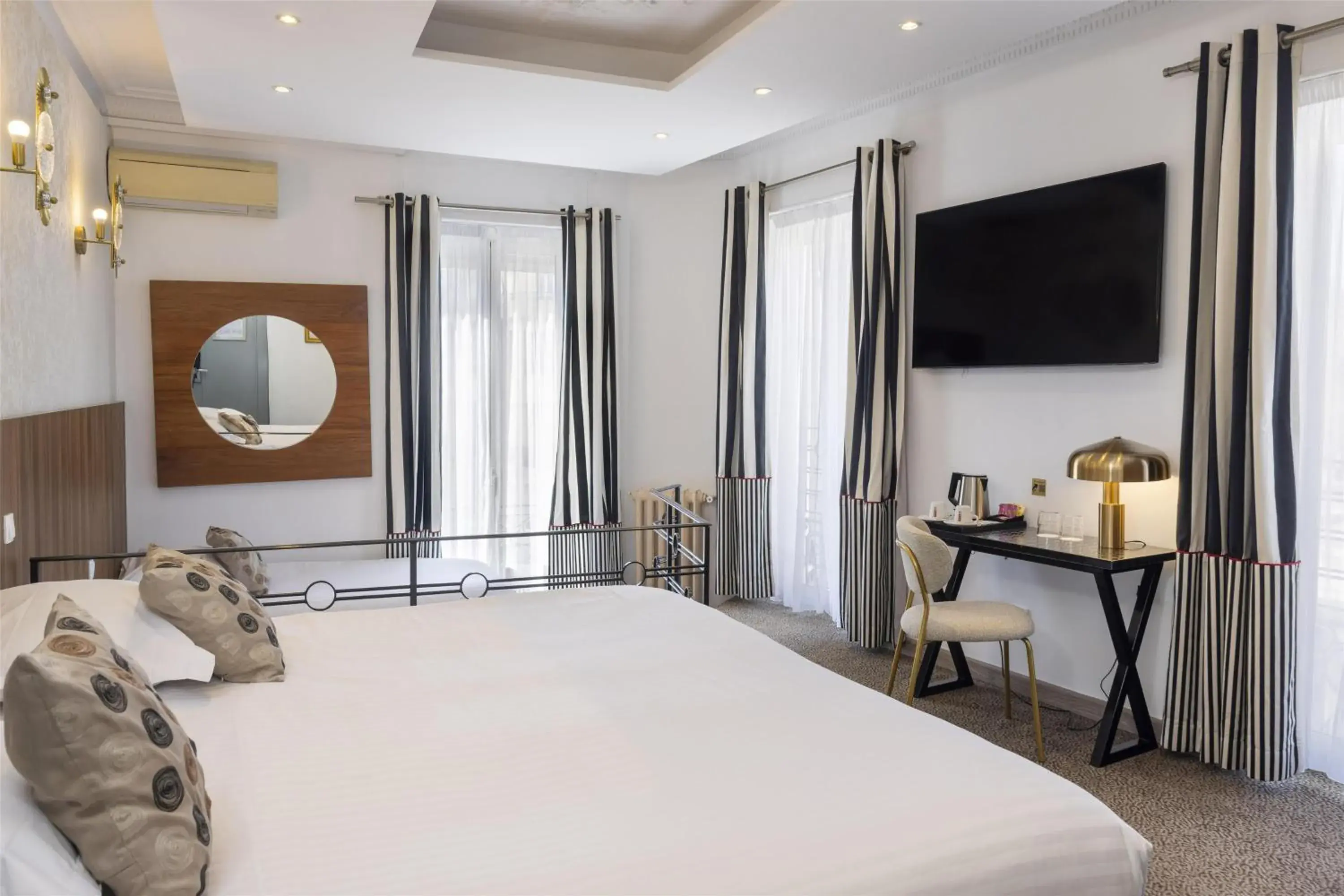 Bedroom, Bed in Best Western Plus Hôtel Brice Garden Nice Bedroom, Bed in Best Western Plus Hôtel Brice Garden Nice