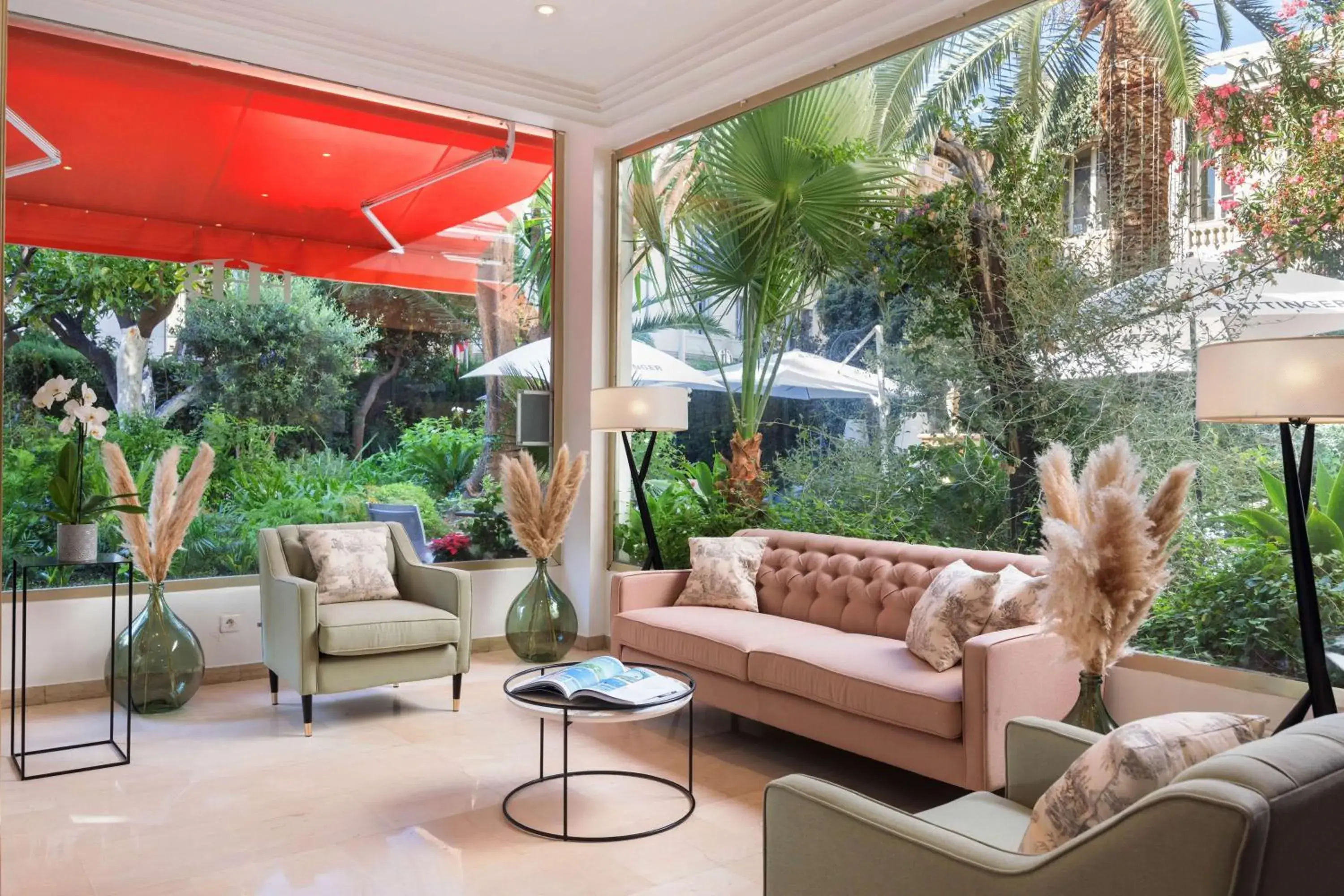 Lobby or reception in Best Western Plus Hôtel Brice Garden Nice Lobby or reception in Best Western Plus Hôtel Brice Garden Nice