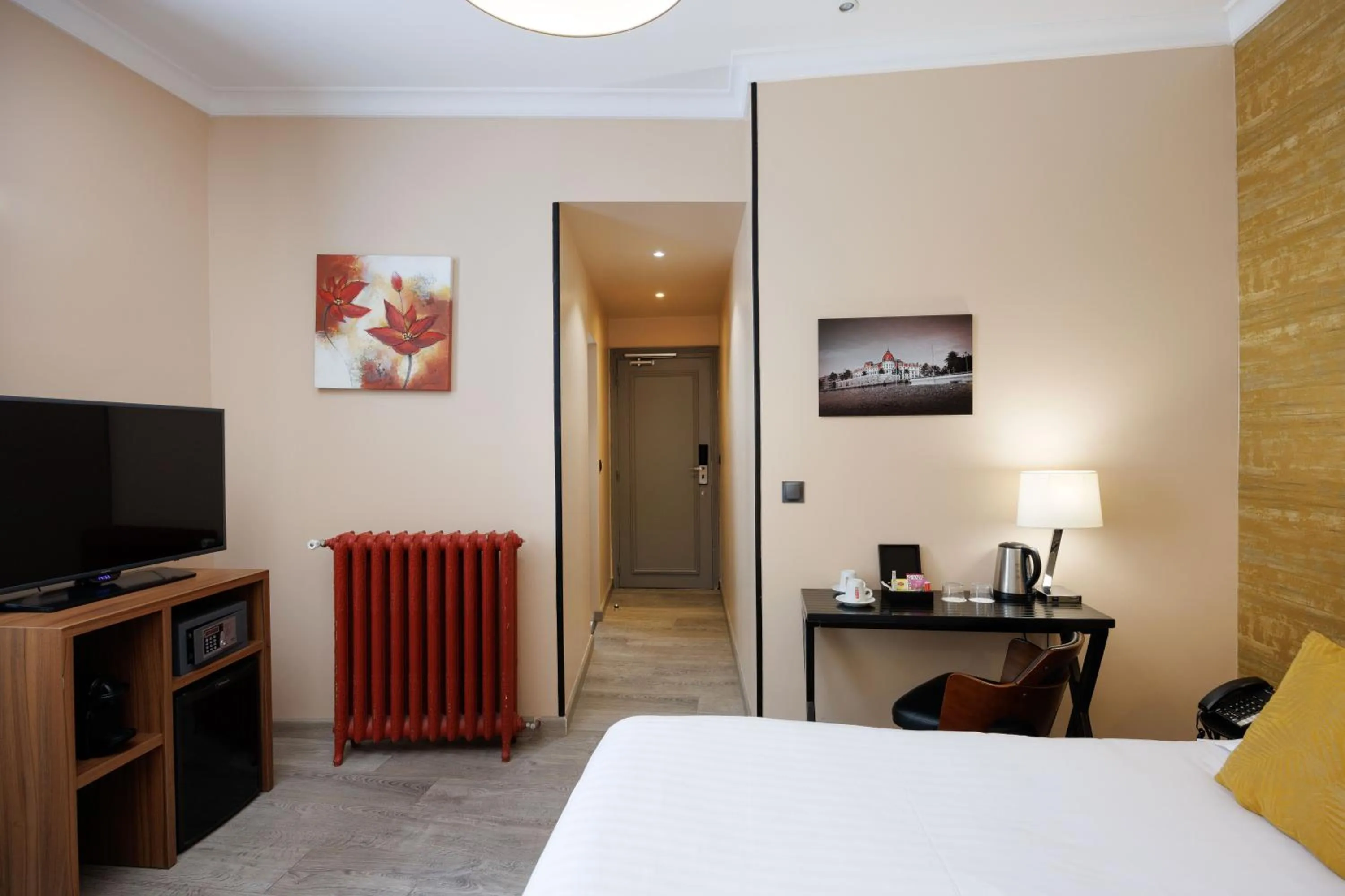 Bed in Best Western Plus Hôtel Brice Garden Nice