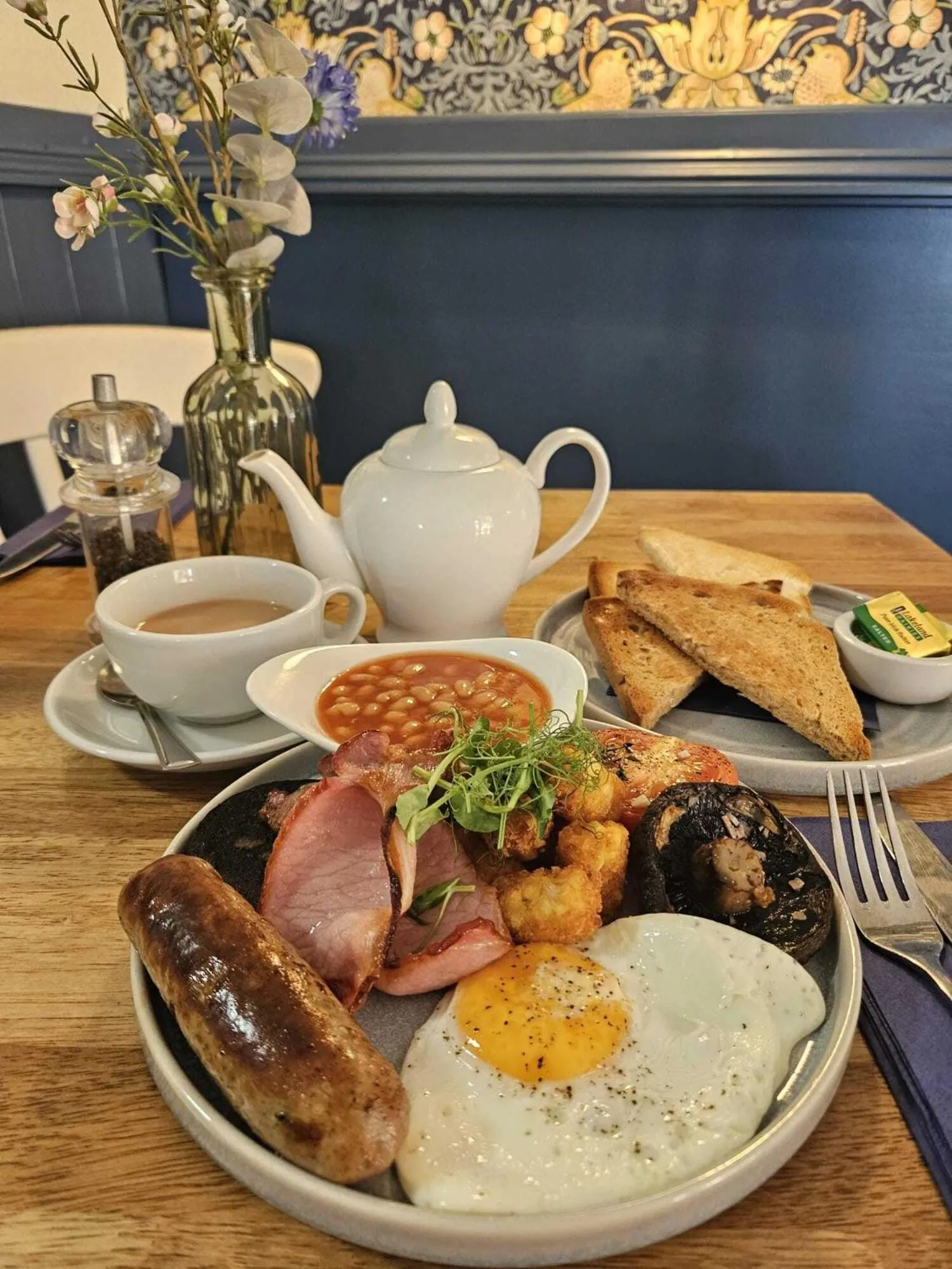 Breakfast in The Kings Arms, Colchester A120