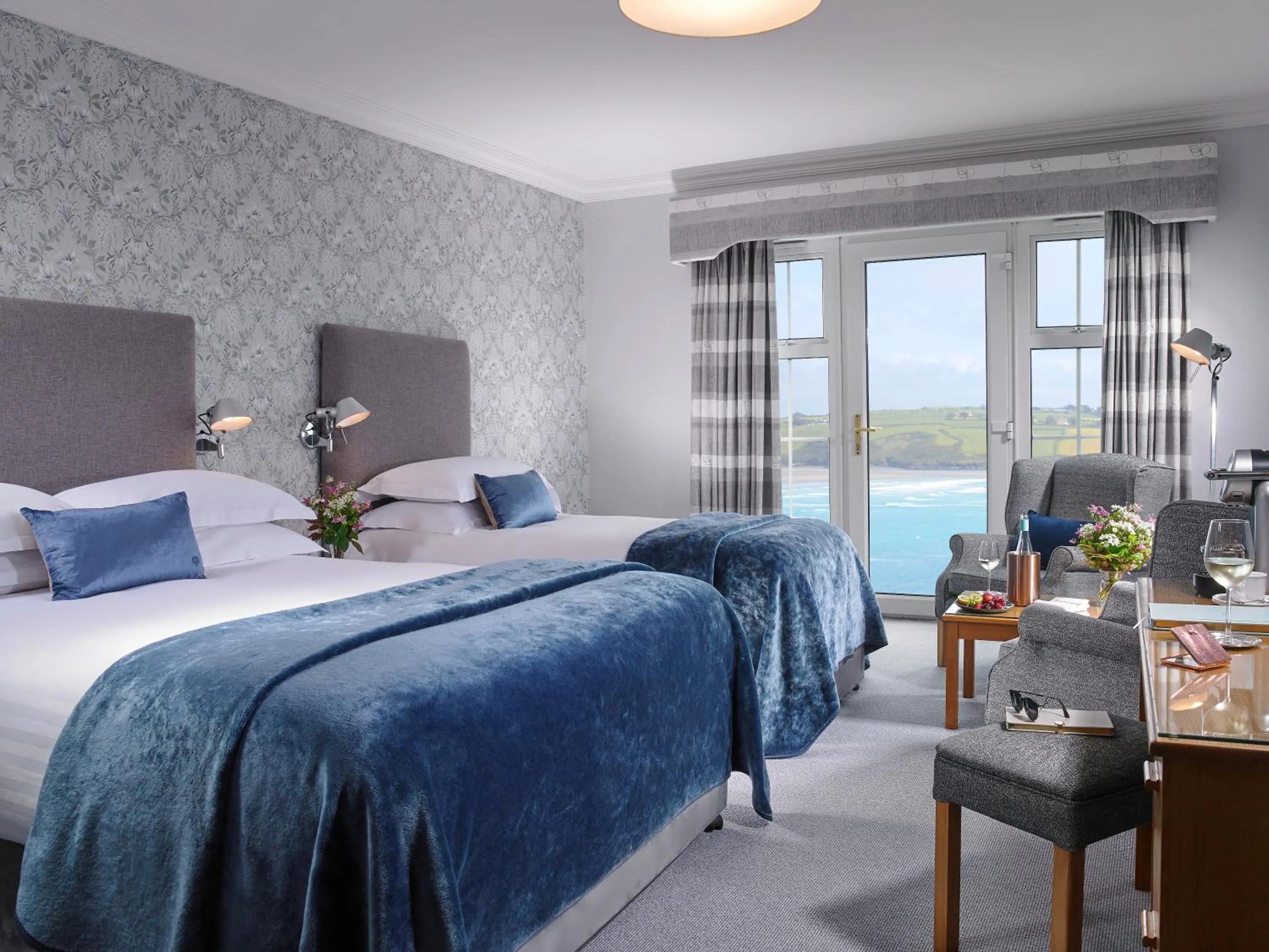 Sea view, Bed in Dunmore House Hotel