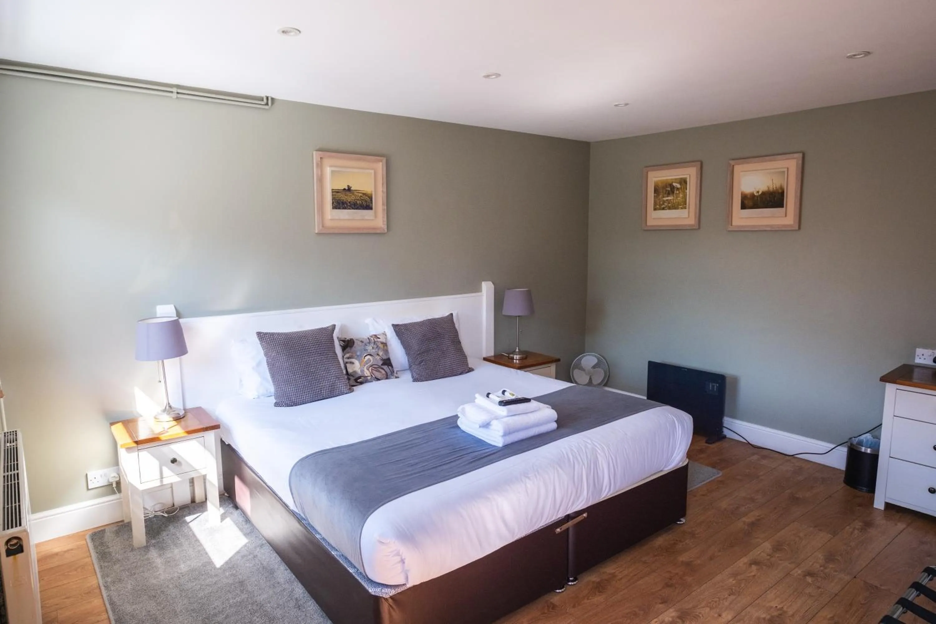 Bedroom, Bed in The Oyster Smack