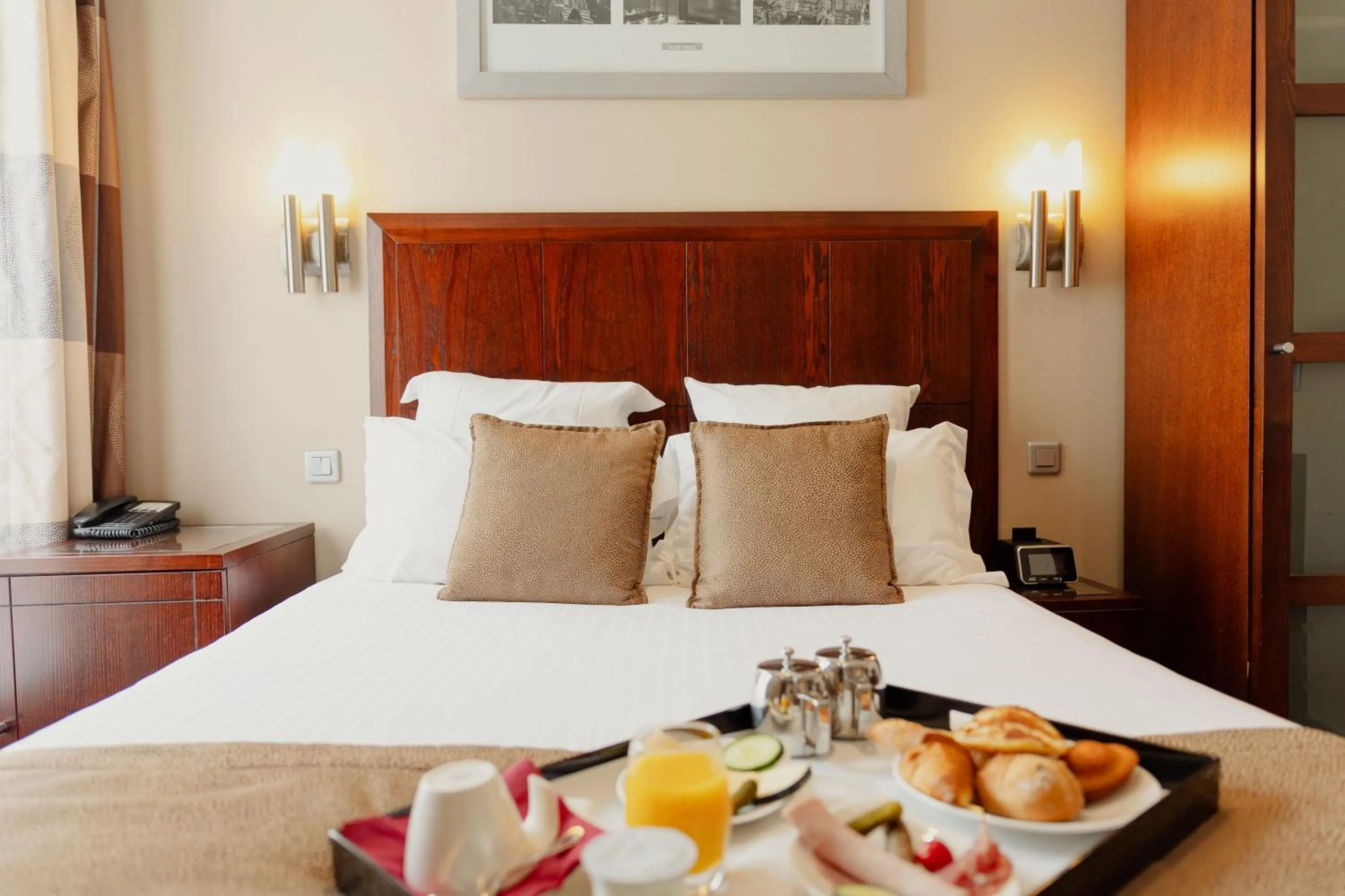 Breakfast, Bed in Grand Hotel Francais