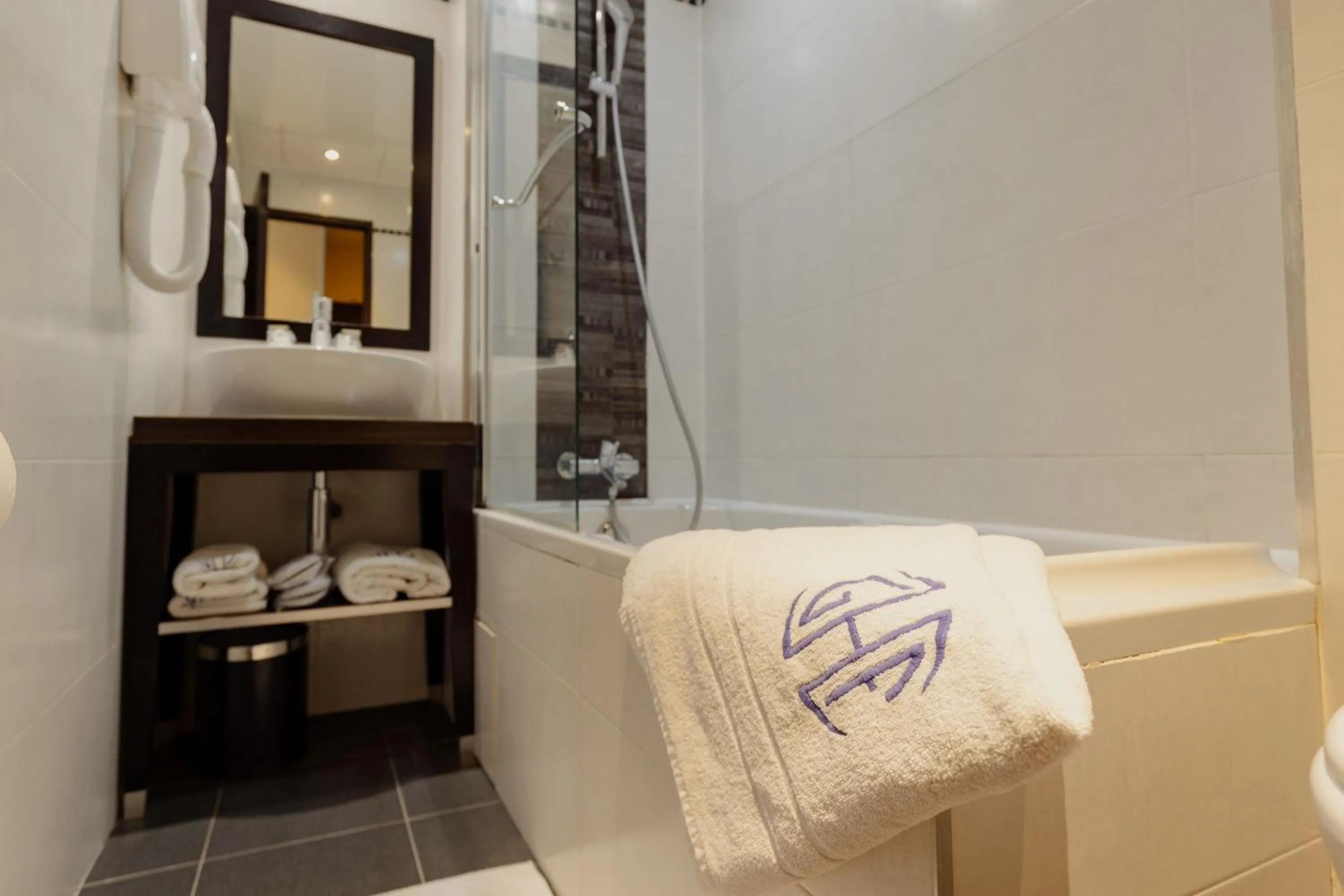 Bath in Grand Hotel Francais