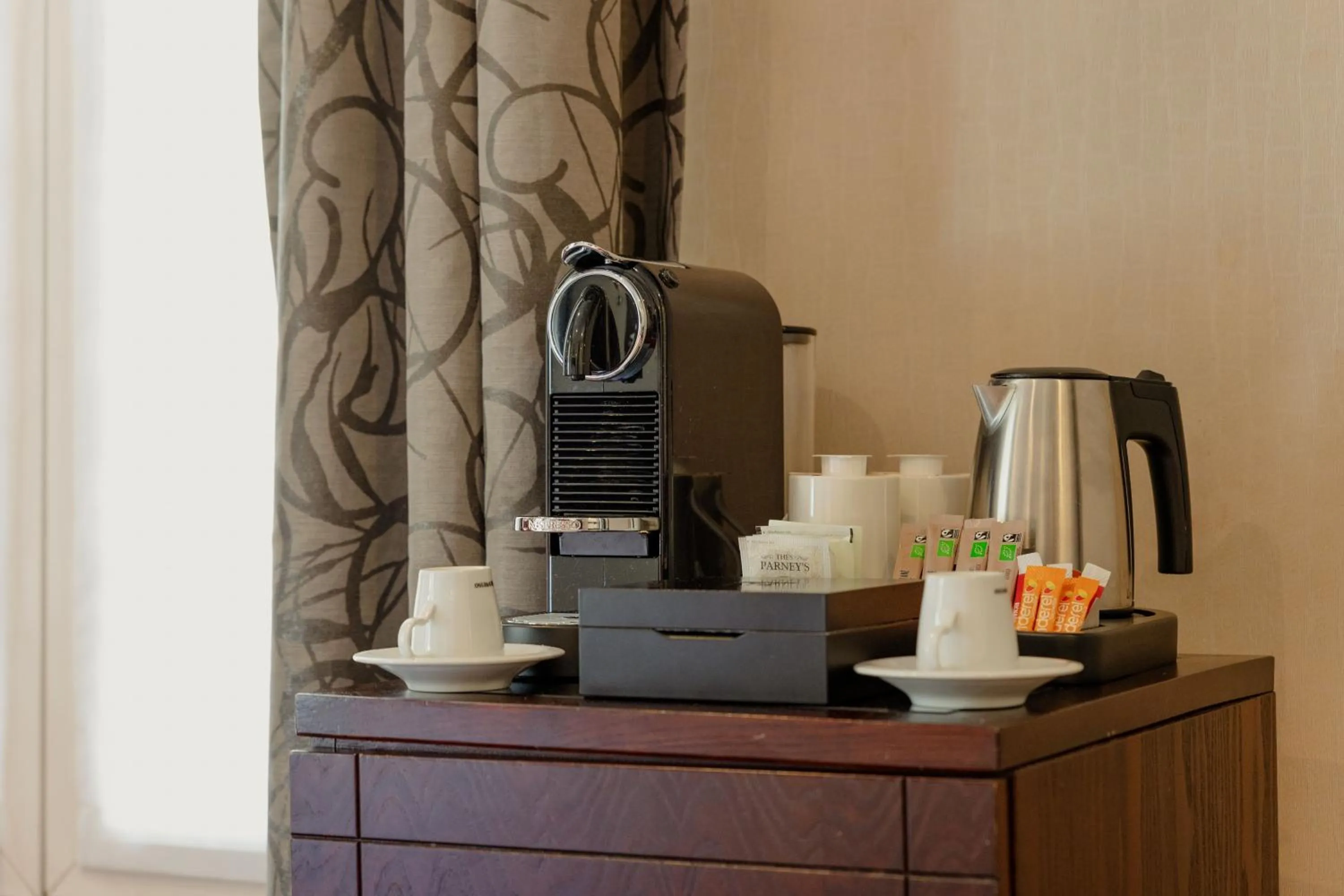 Coffee/tea facilities in Grand Hotel Francais