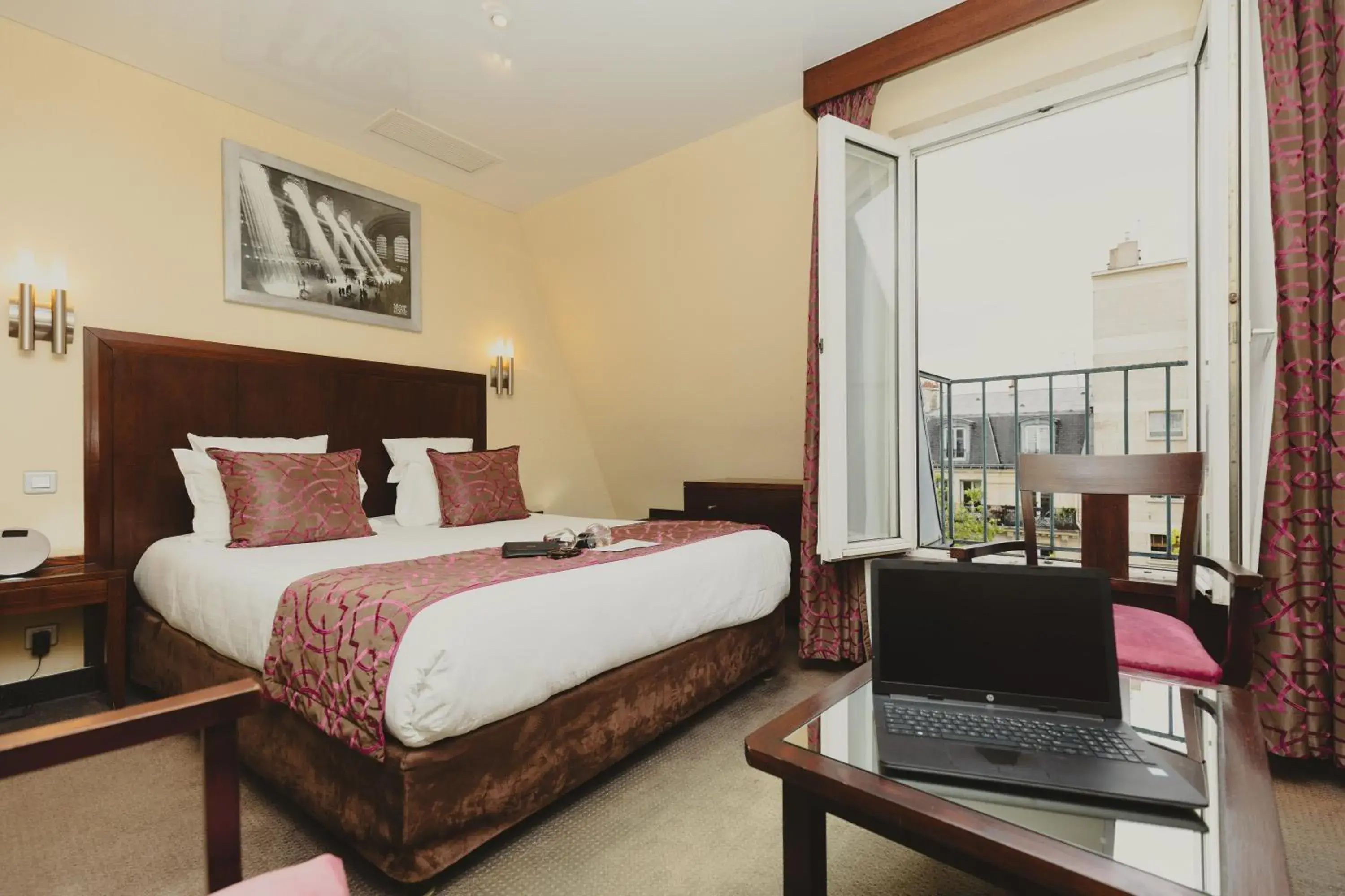 Junior Suite in Grand Hotel Francais Junior Suite in Grand Hotel Francais