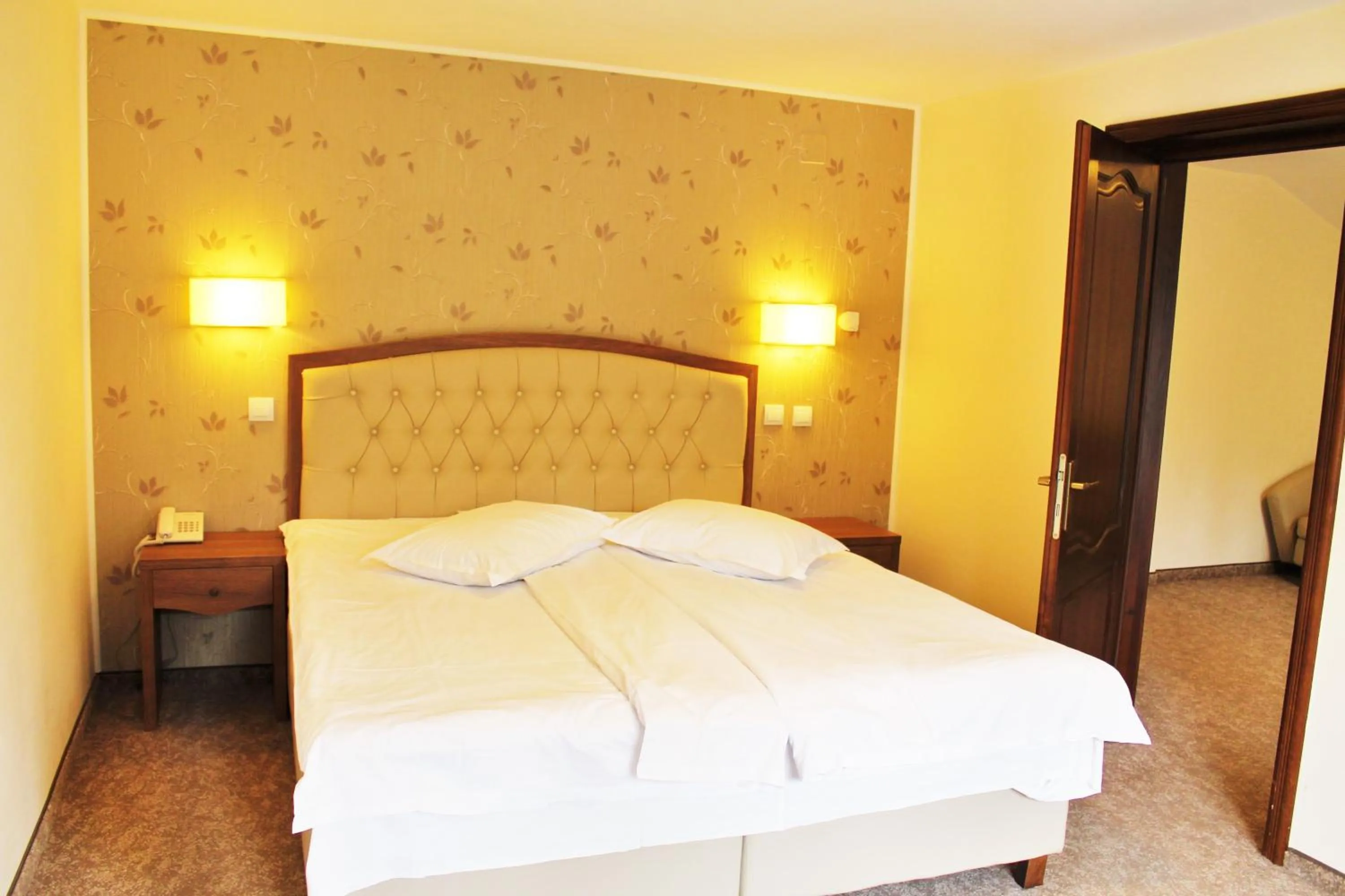 Bedroom, Bed in Hotel Crisalpin