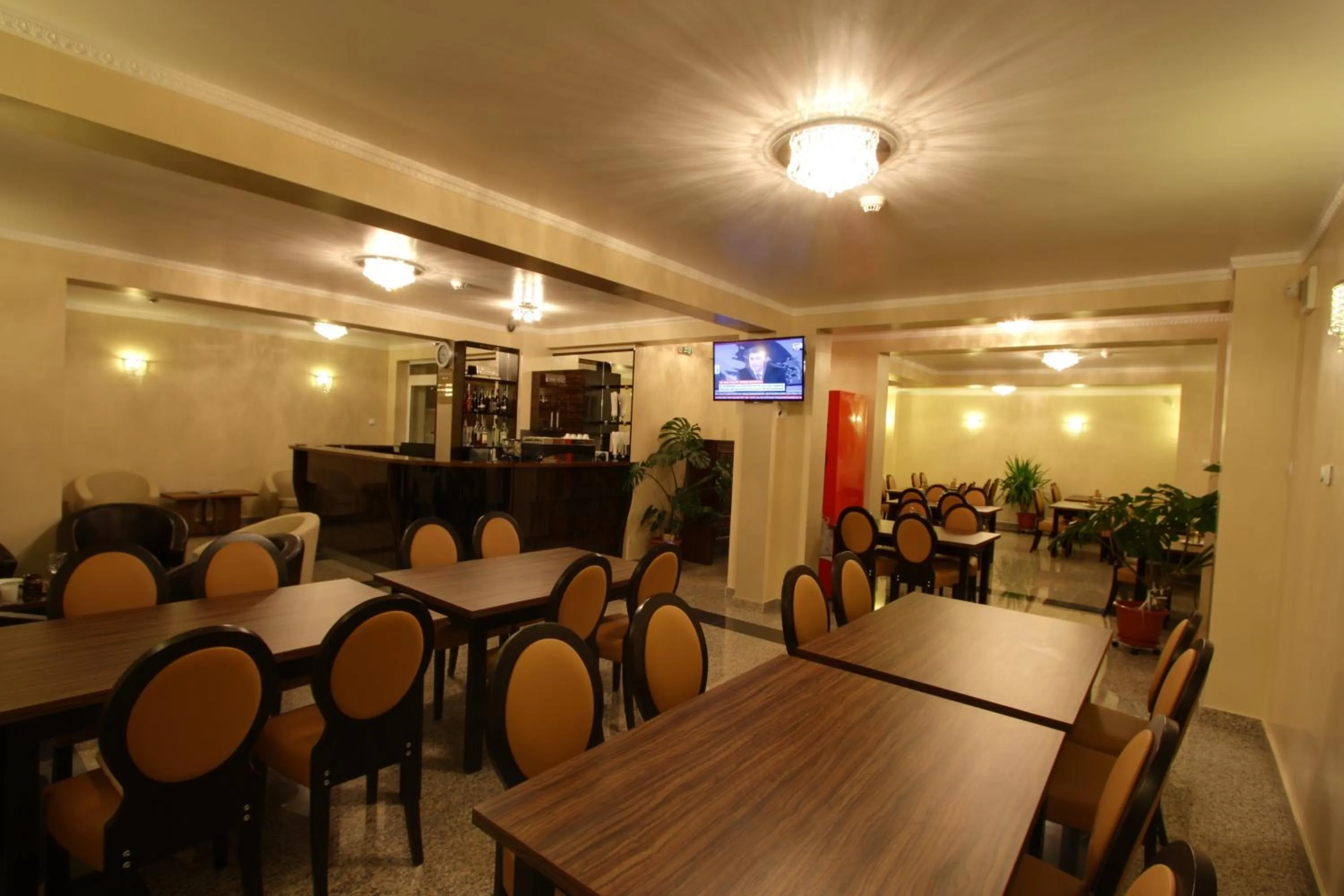 Restaurant/places to eat in Hotel Crisalpin
