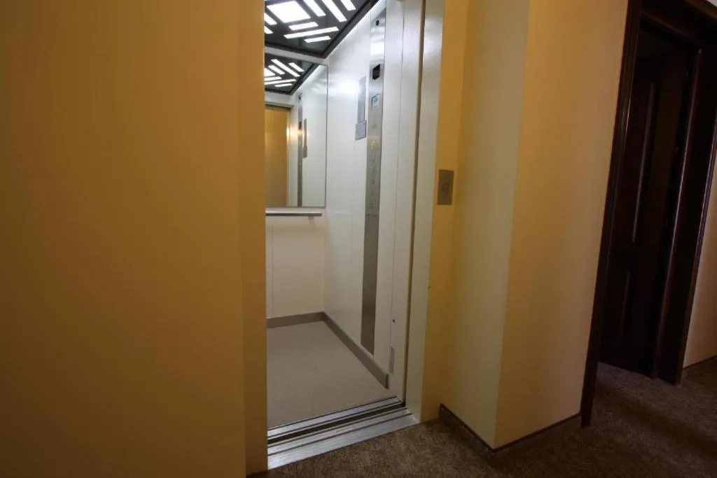 elevator in Hotel Crisalpin