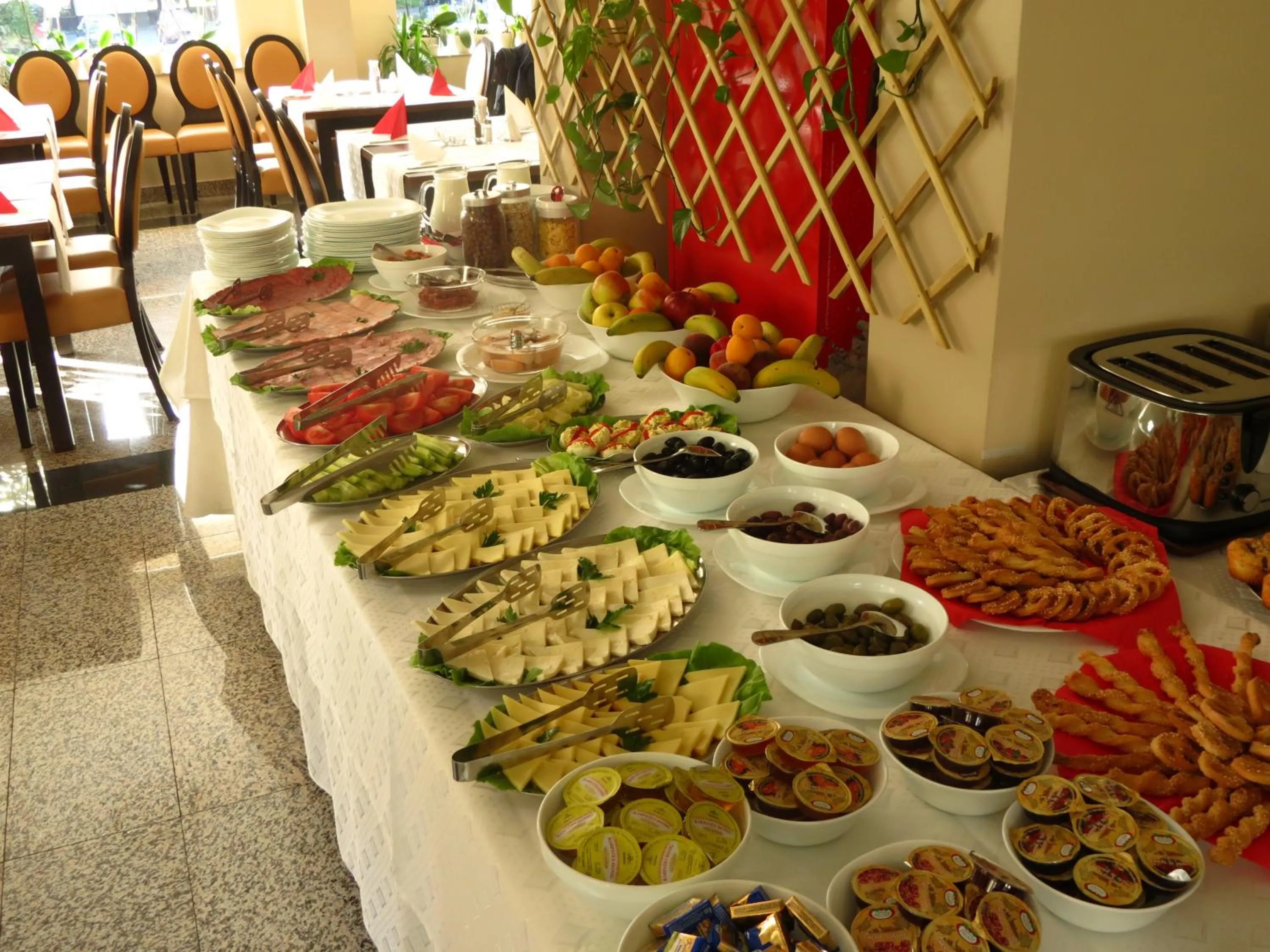 Buffet breakfast in Hotel Crisalpin