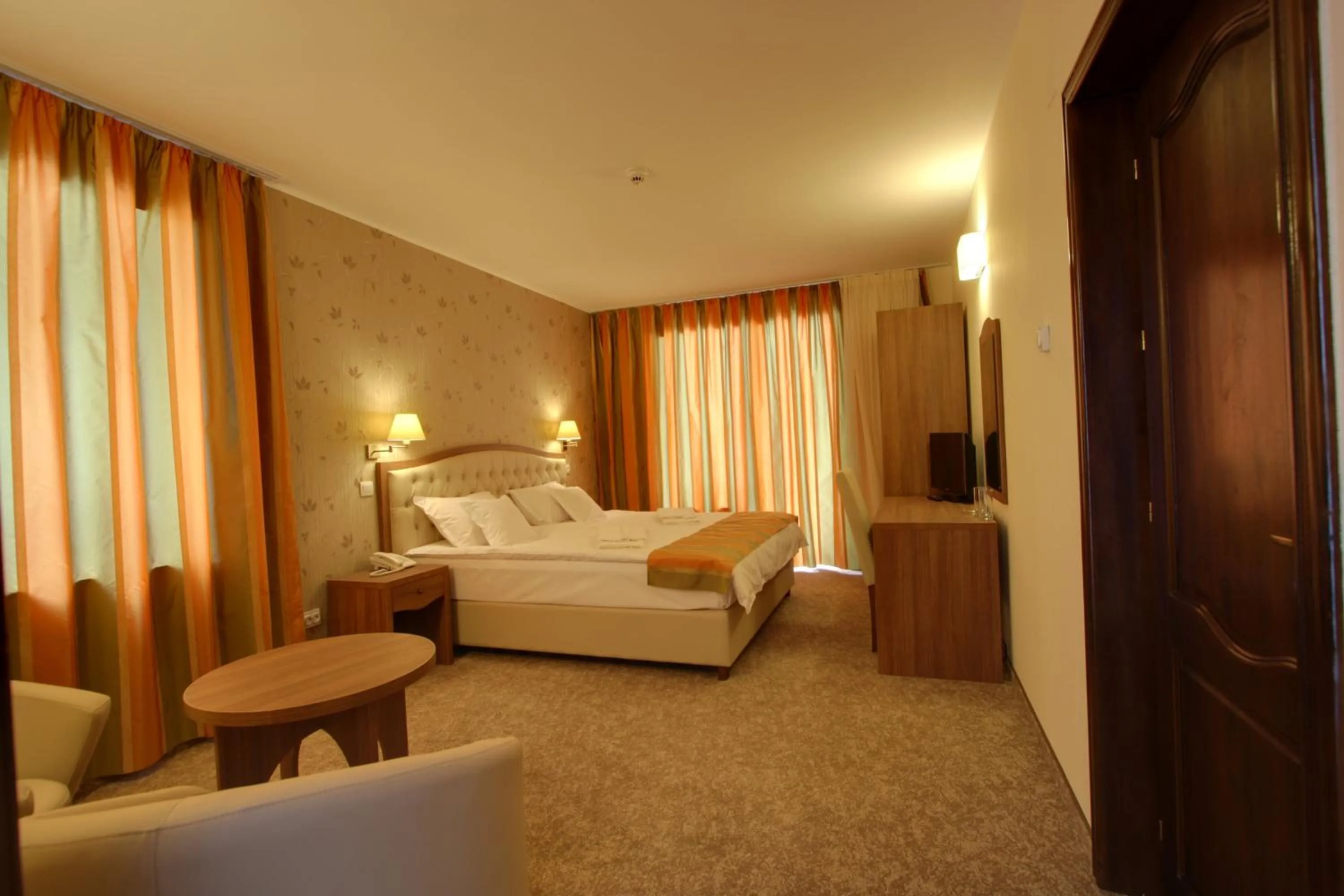 Photo of the whole room, Bed in Hotel Crisalpin