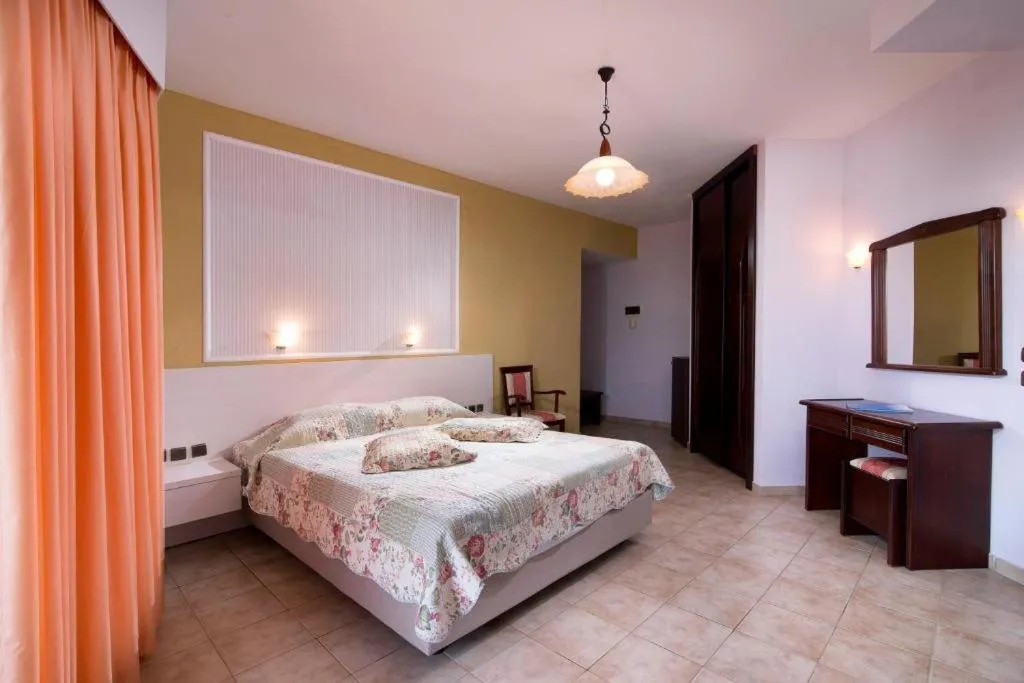Bed in Ocean Beach Hotel