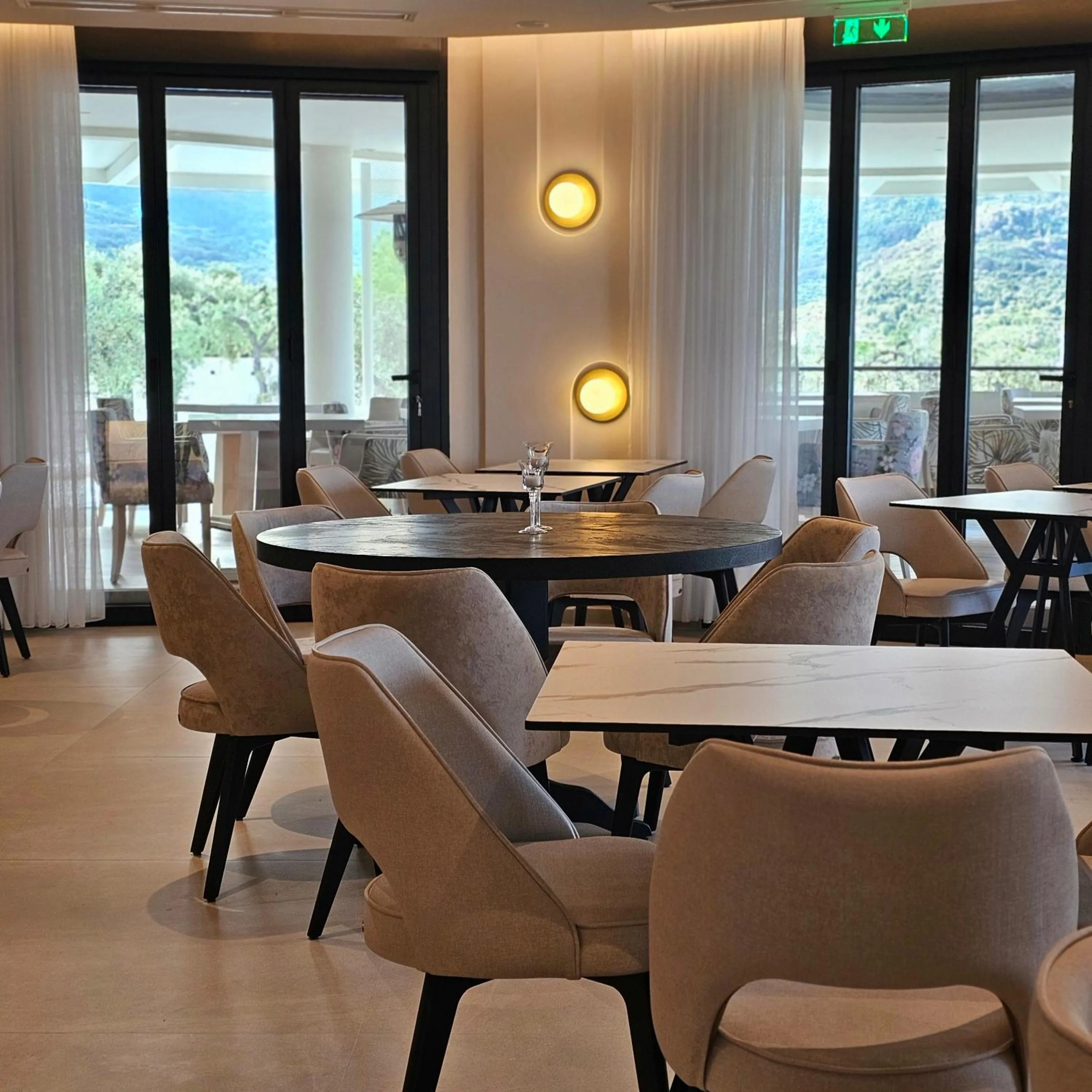 Restaurant/places to eat in Ocean Beach Hotel