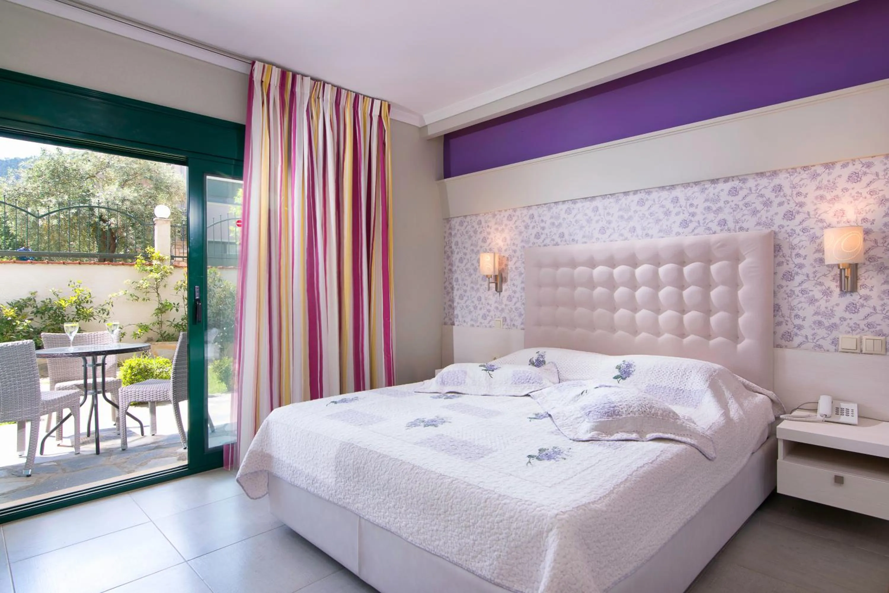 Garden, Bed in Ocean Beach Hotel