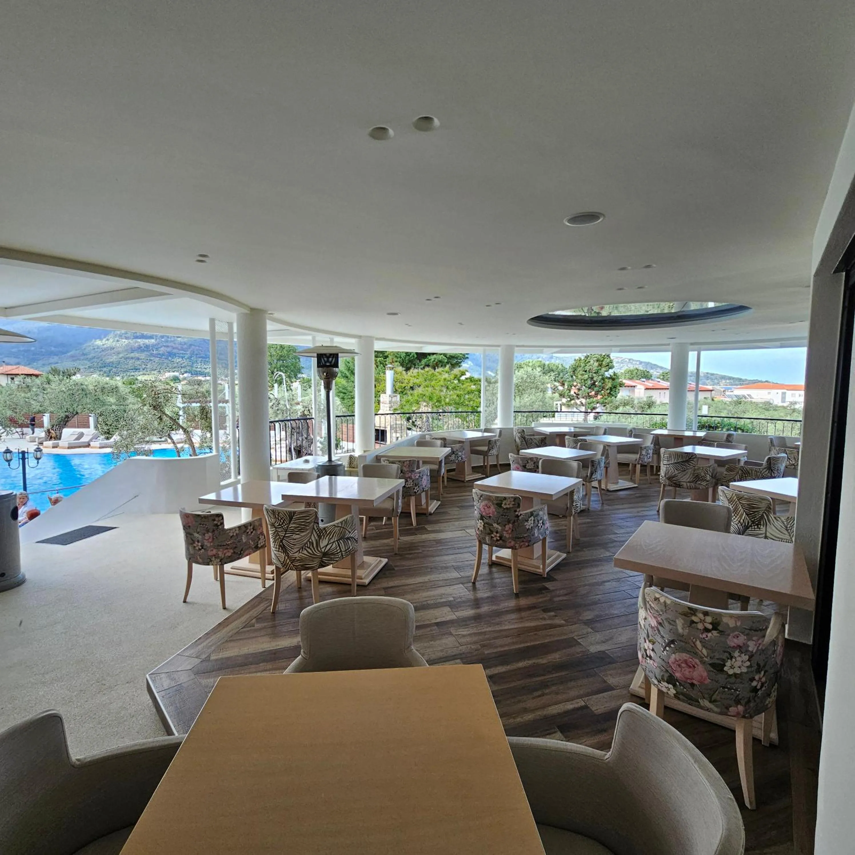 Restaurant/places to eat in Ocean Beach Hotel