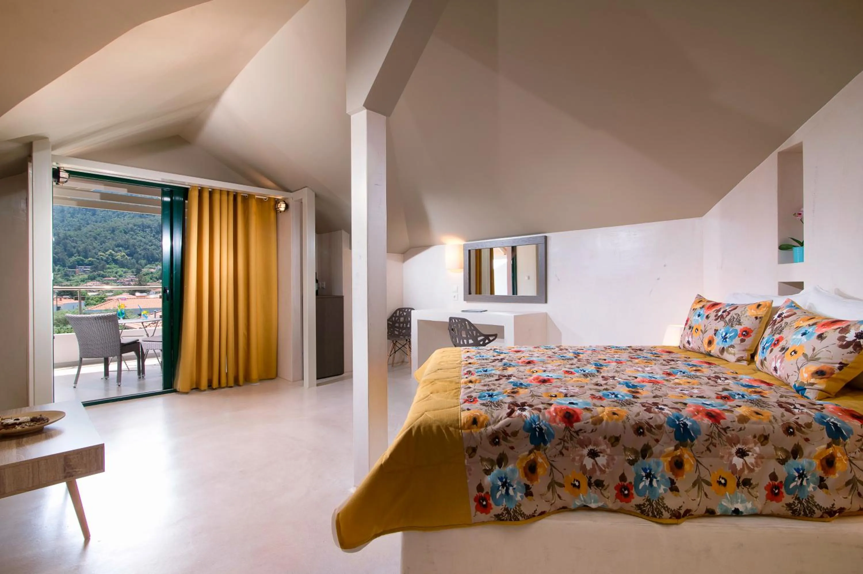 Balcony/Terrace, Bed in Ocean Beach Hotel