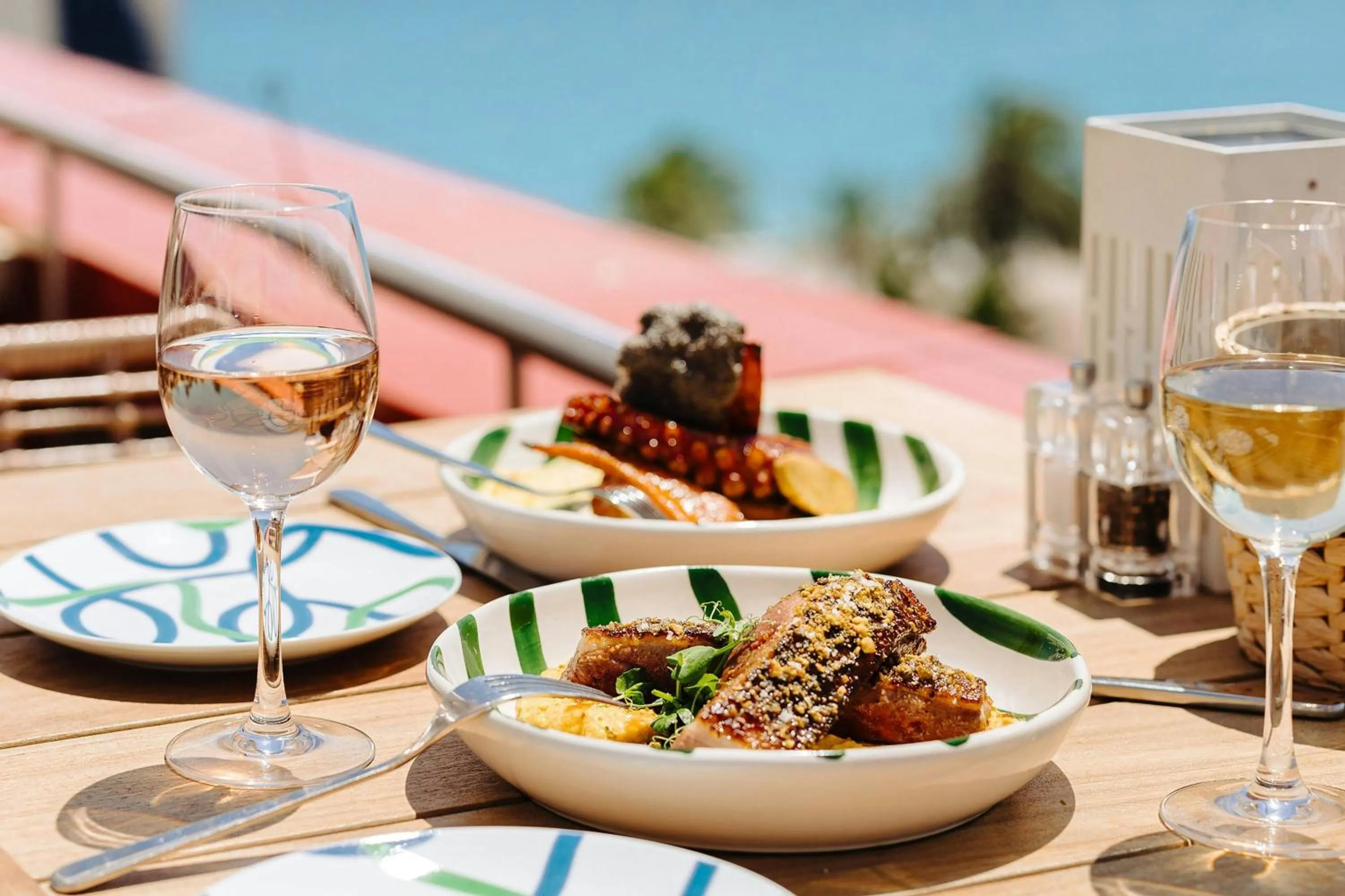 Restaurant/places to eat in AC Hotel by Marriott Nice