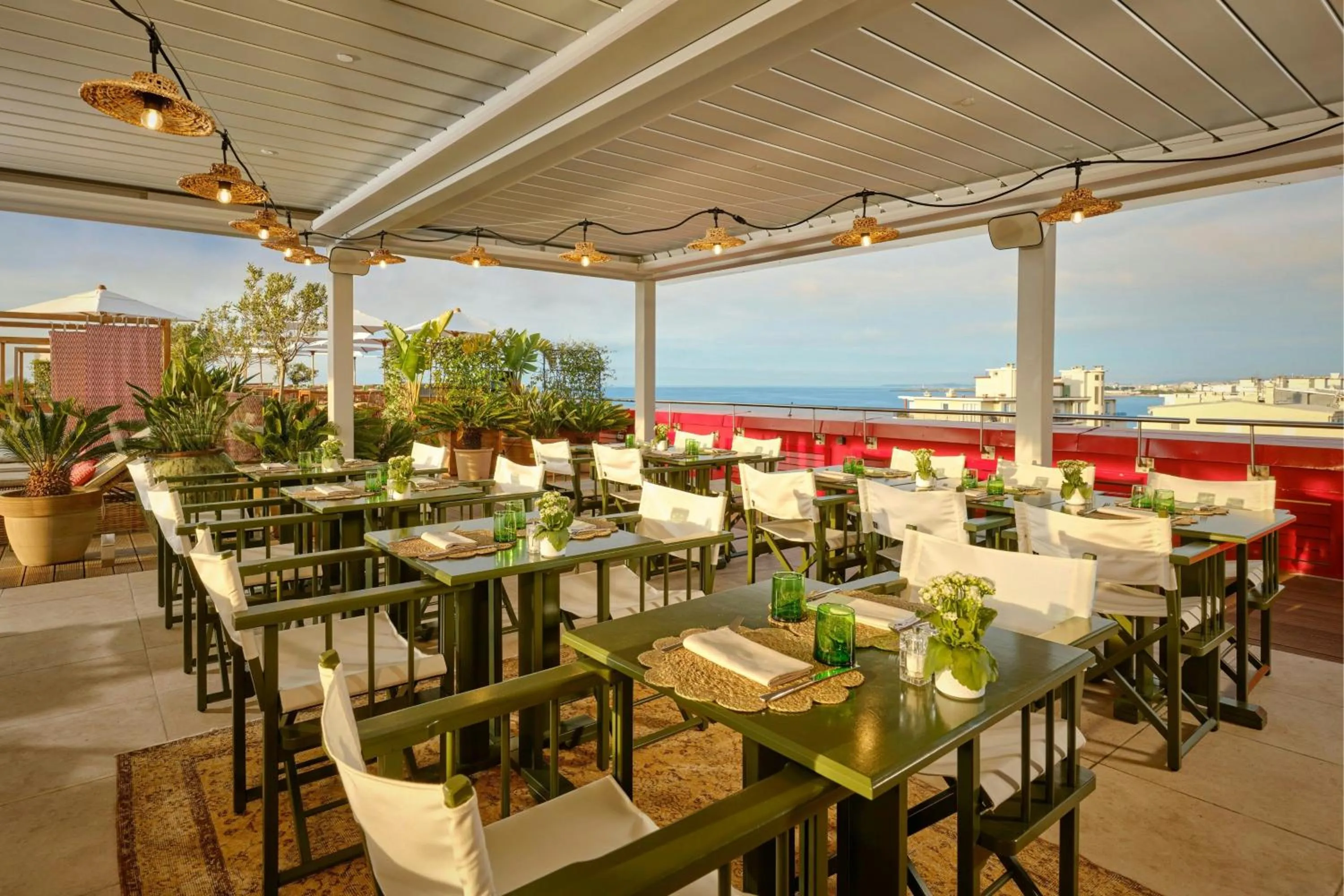 Restaurant/places to eat in AC Hotel by Marriott Nice