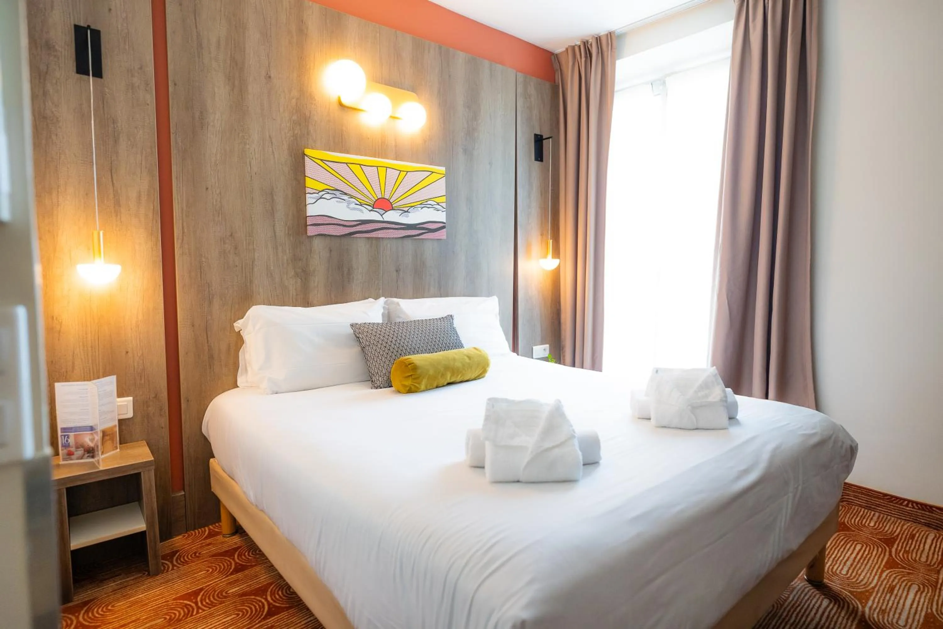 Bedroom, Bed in Hôtel Le Seize, Nice Centre