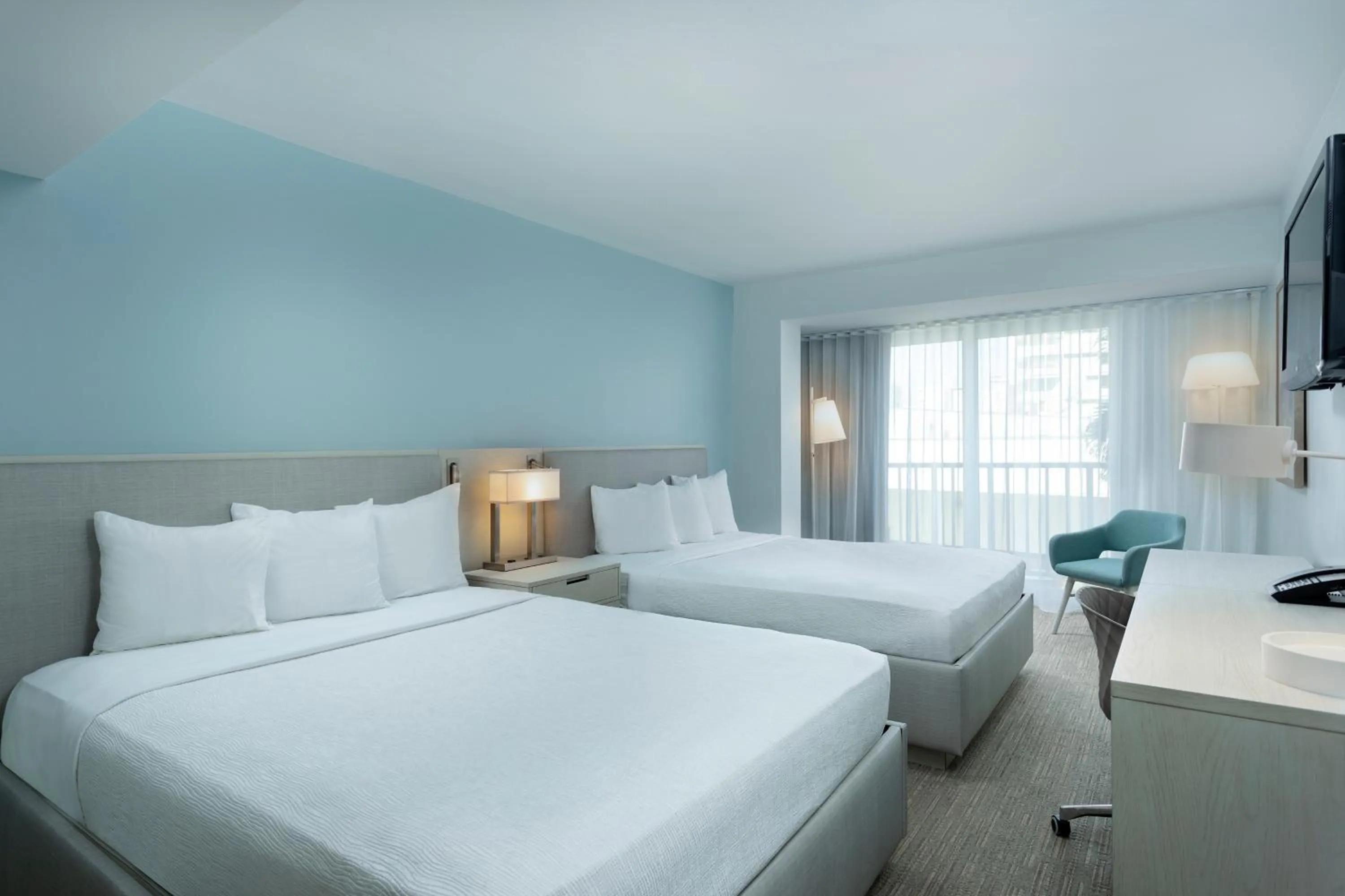 Bedroom, Bed in Condado Palm Inn San Juan, Tapestry Collection by Hilton