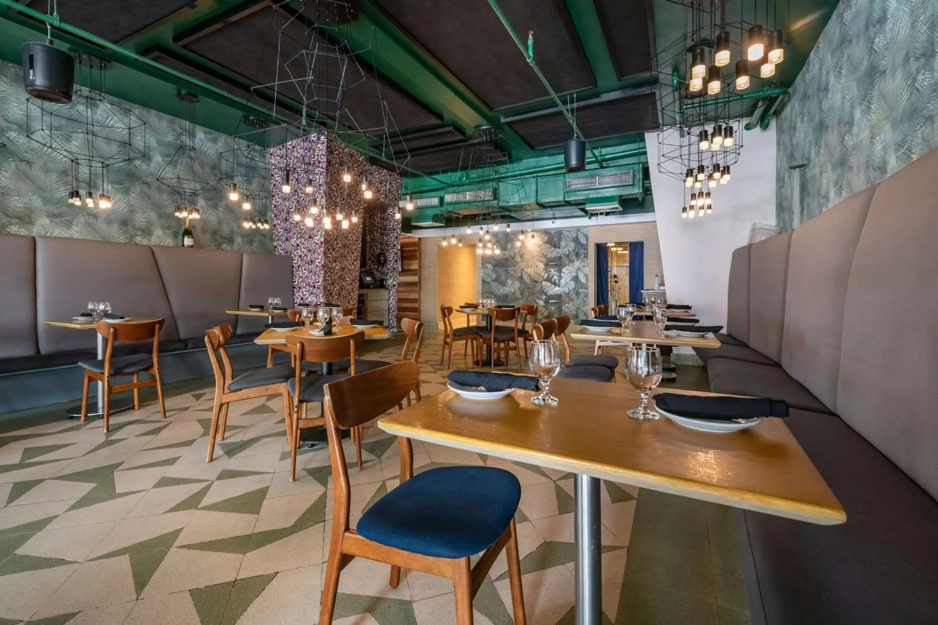 Restaurant/places to eat in Condado Palm Inn San Juan, Tapestry Collection by Hilton Restaurant/places to eat in Condado Palm Inn San Juan, Tapestry Collection by Hilton