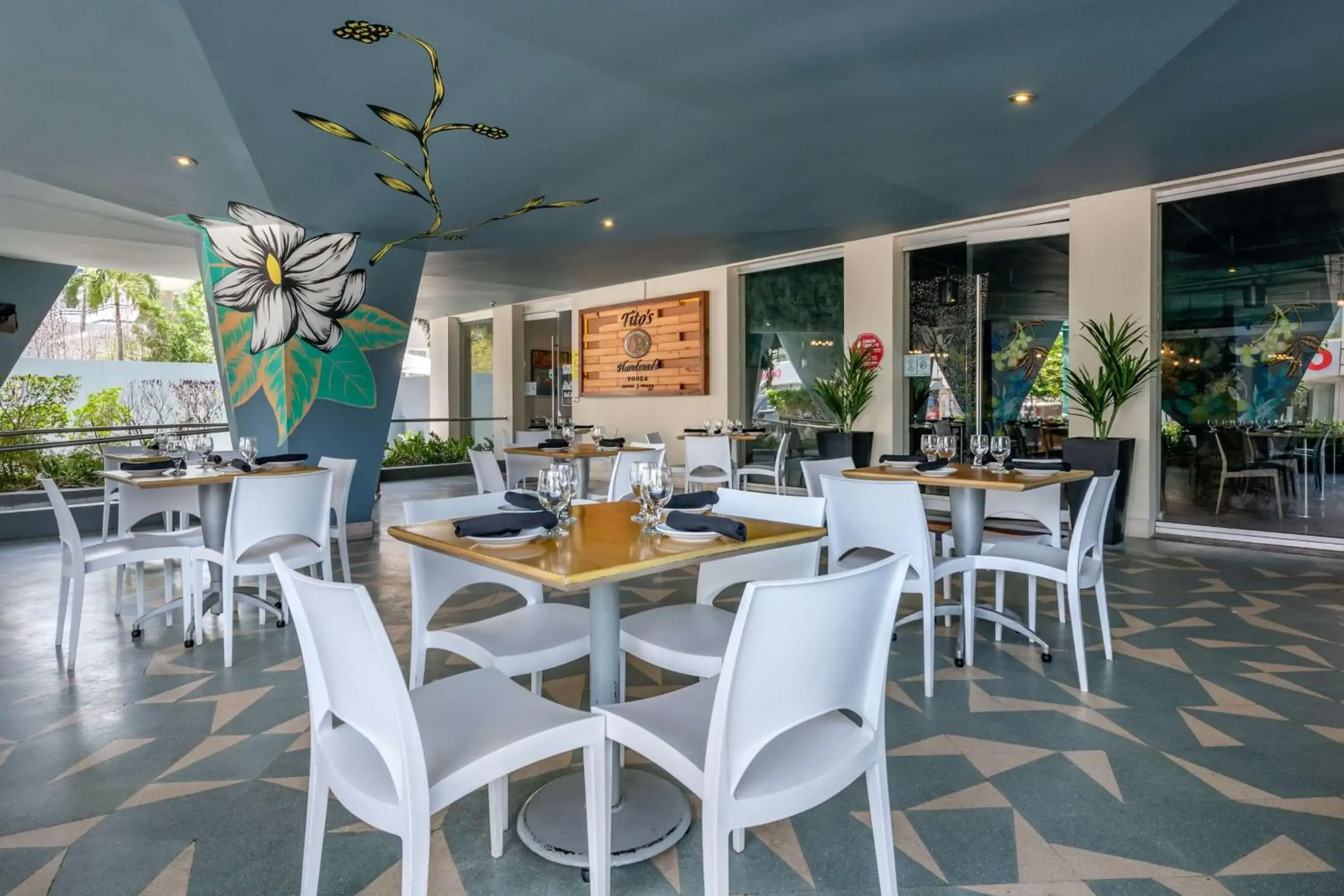 Restaurant/places to eat in Condado Palm Inn San Juan, Tapestry Collection by Hilton Restaurant/places to eat in Condado Palm Inn San Juan, Tapestry Collection by Hilton