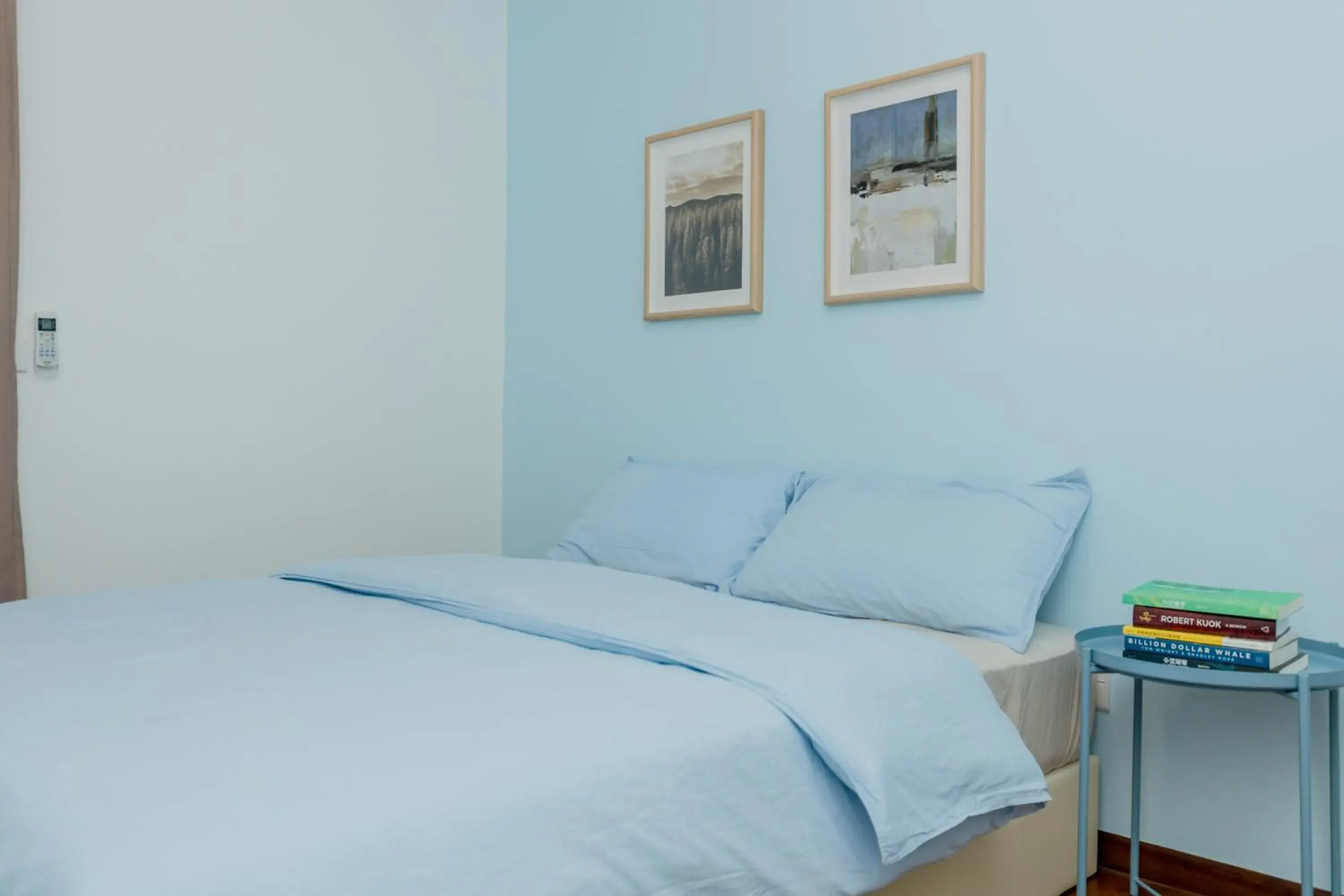 Bed in The Landmark Condo, by Sanguine Bed in The Landmark Condo, by Sanguine