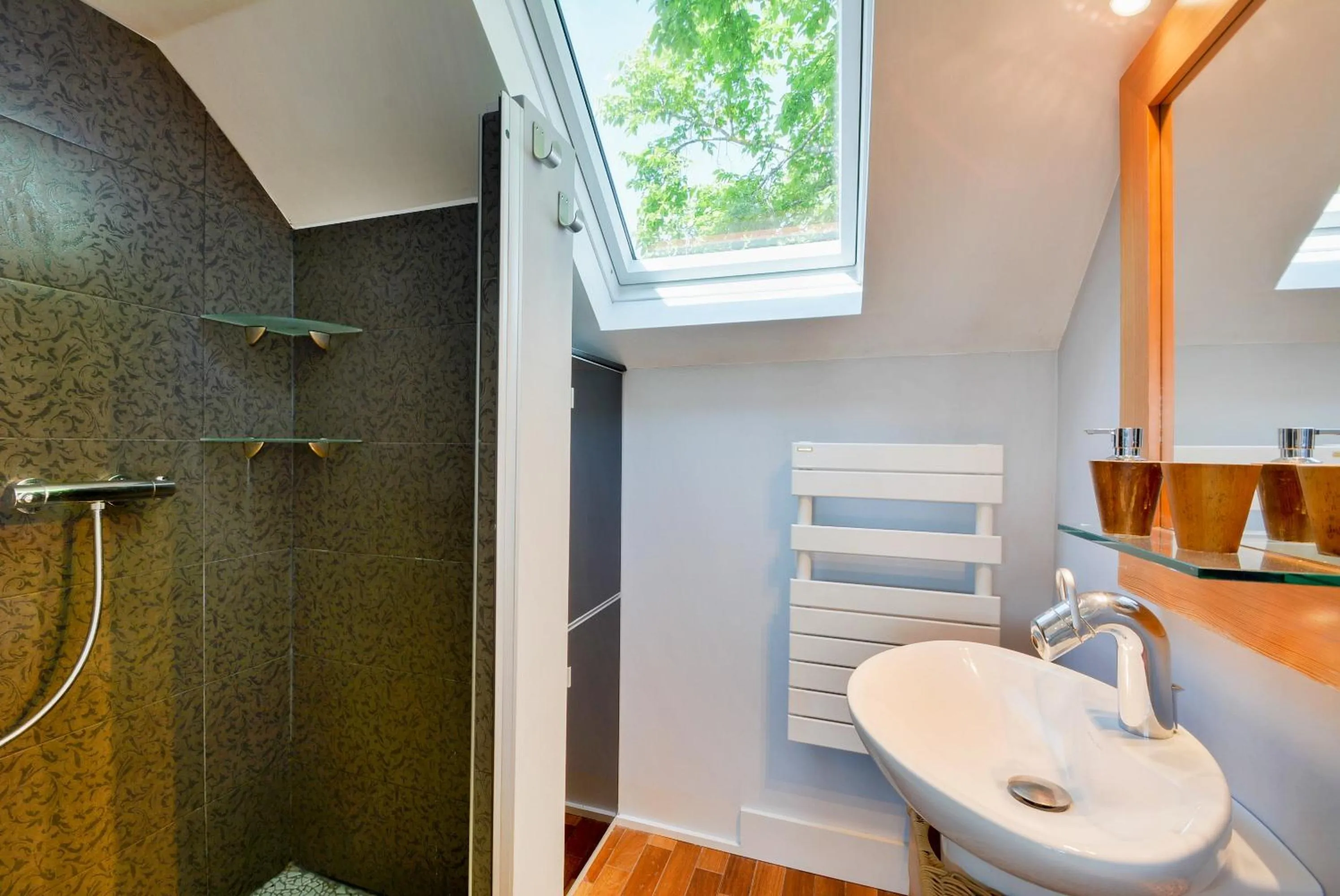 Shower, Bathroom in Meublé prestige