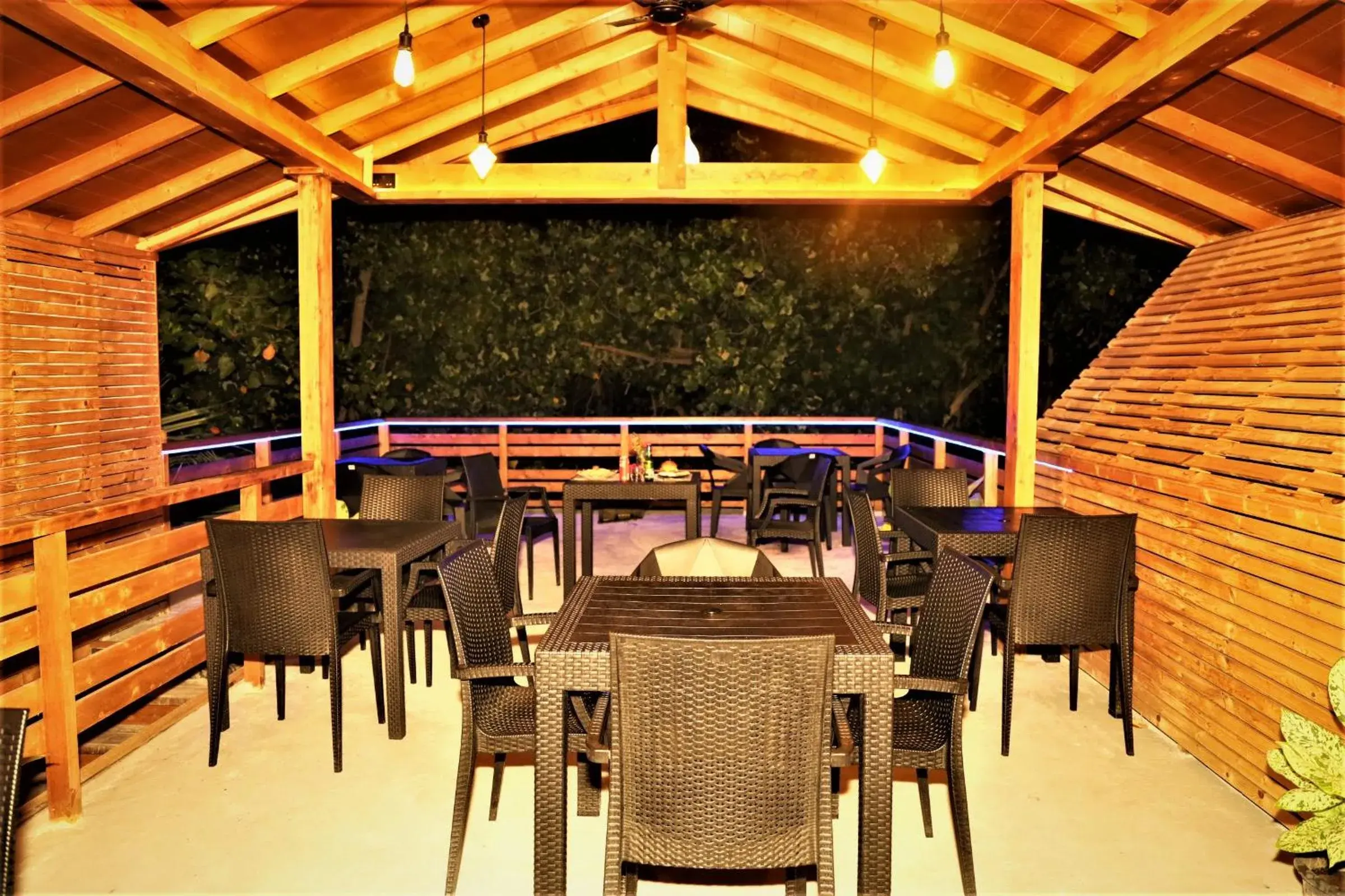 Restaurant/places to eat in Dhigurah Beach Inn Restaurant/places to eat in Dhigurah Beach Inn