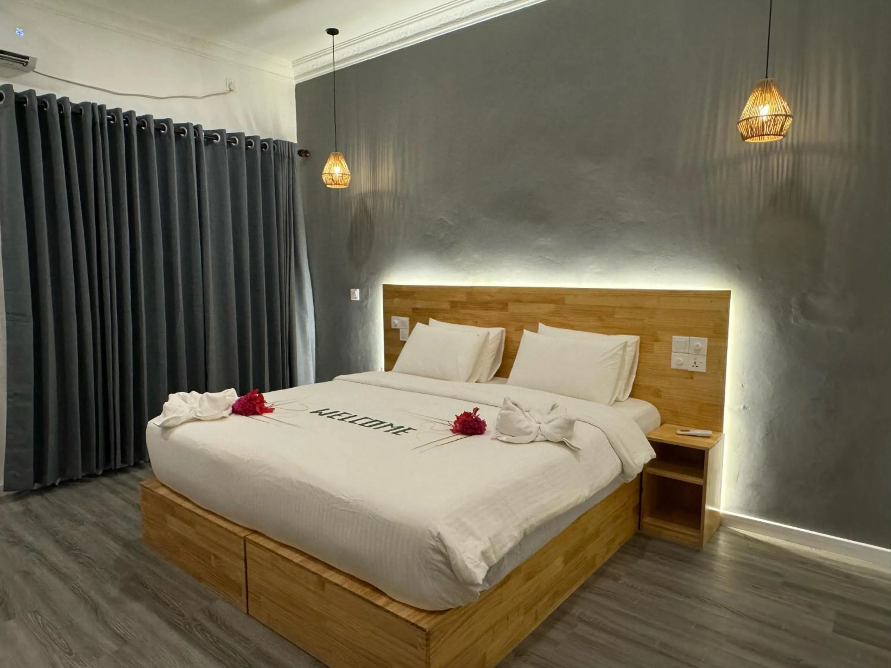 Bed in Dhigurah Beach Inn