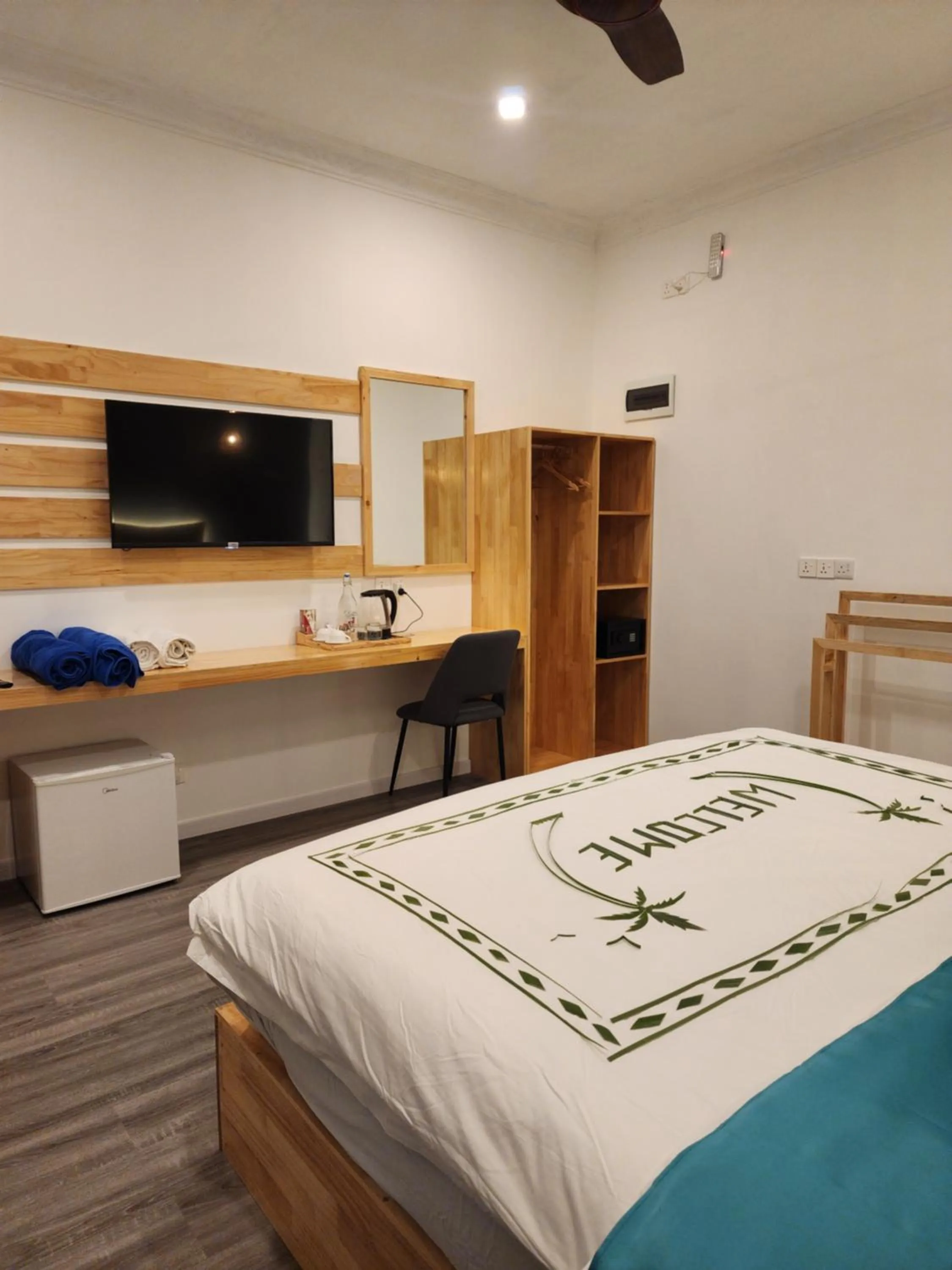 Bed in Dhigurah Beach Inn