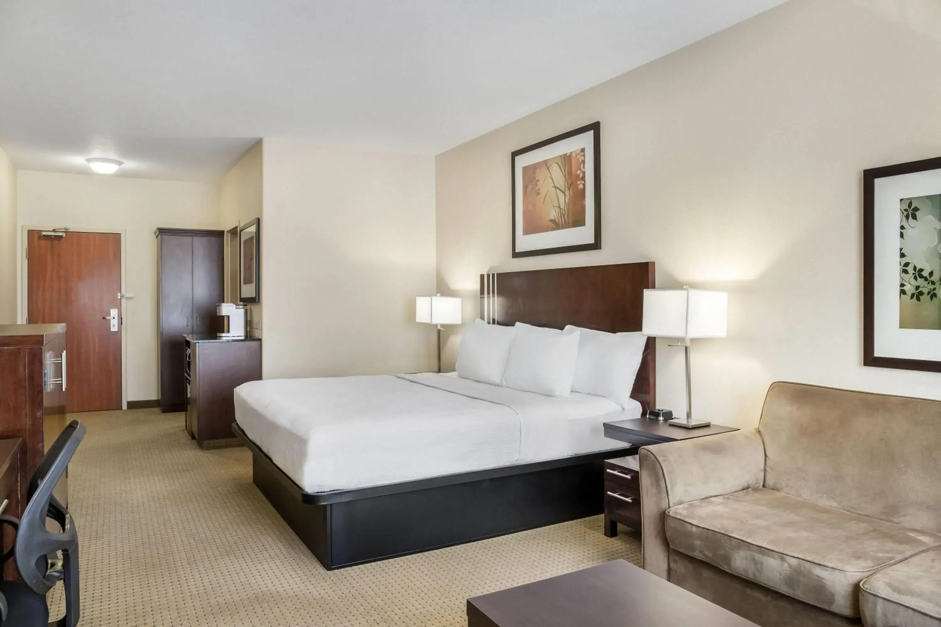 Bed in Ramada by Wyndham Lac La Biche Bed in Ramada by Wyndham Lac La Biche