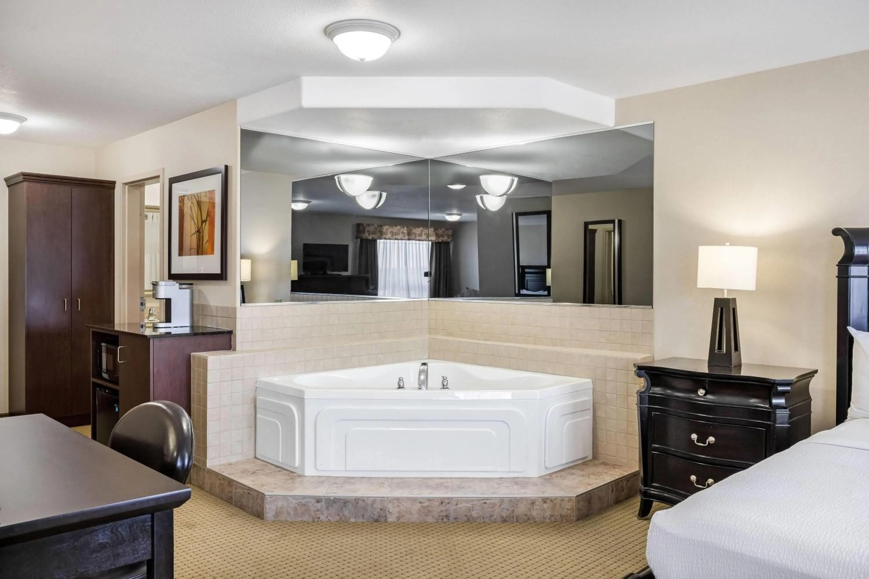 Photo of the whole room, Bed in Ramada by Wyndham Lac La Biche