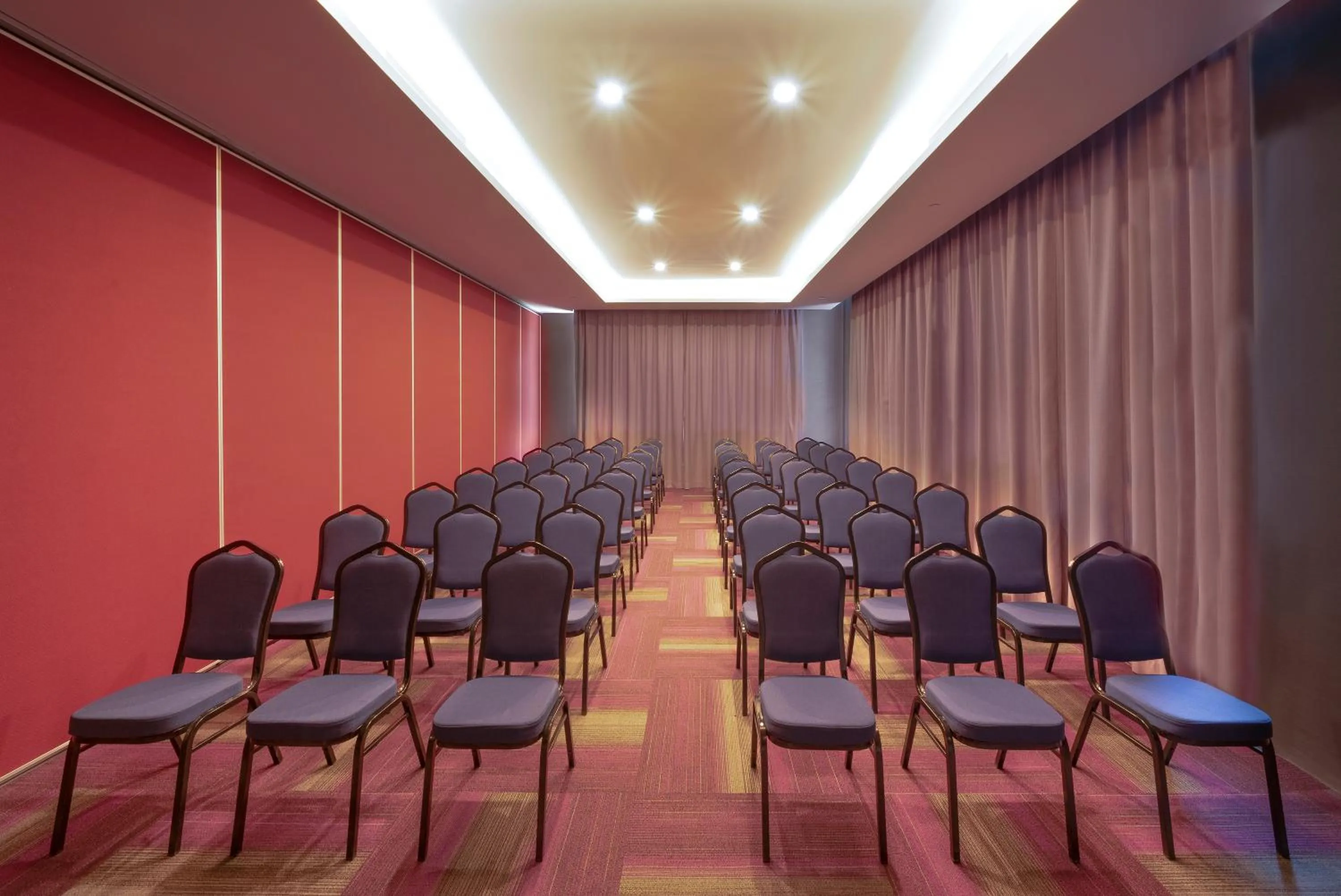 Business facilities in Planet Hollywood Cancun by Royalton, An Autograph Collection All-Inclusive Resort