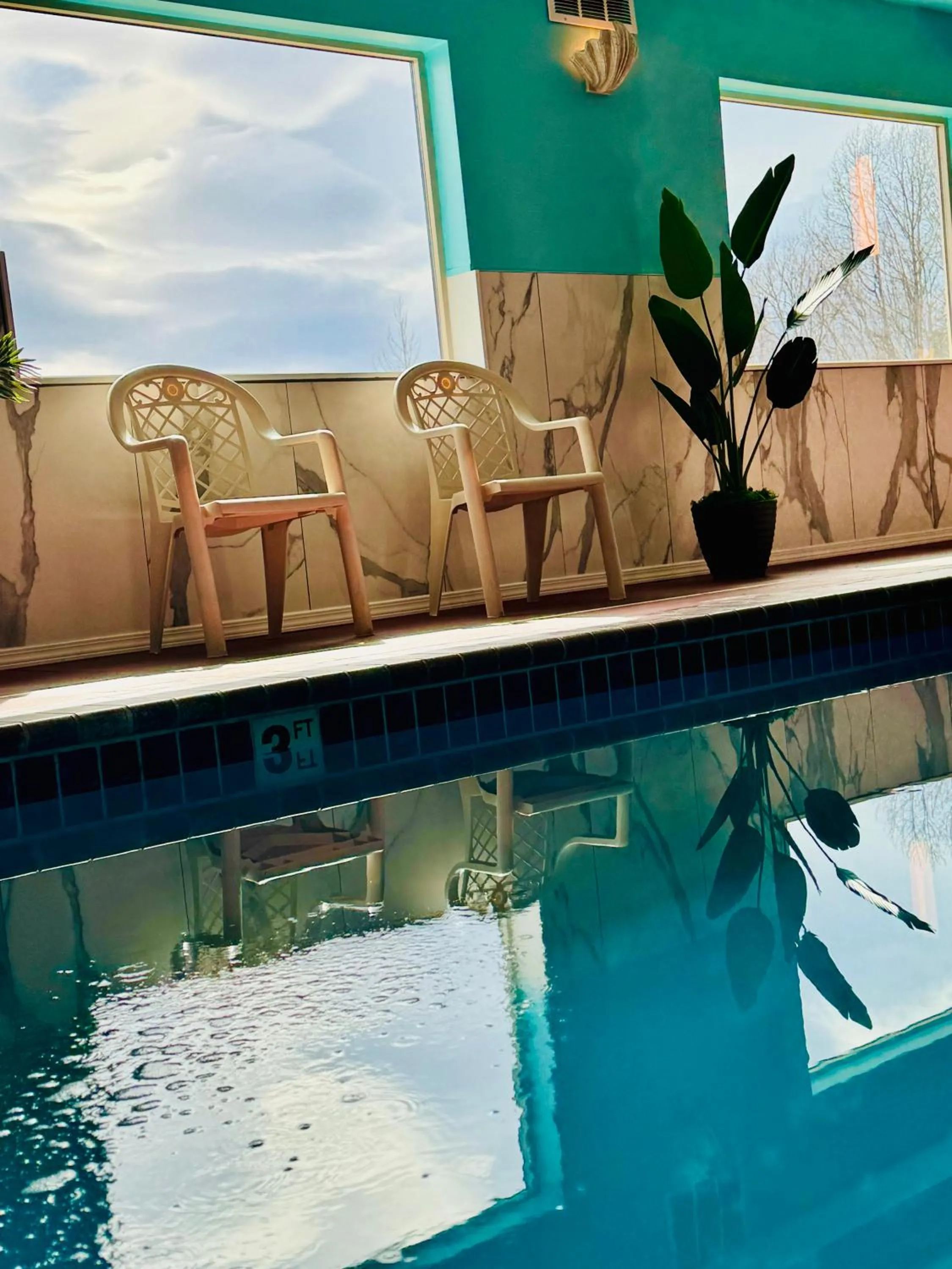 Swimming pool in Aspen Hotel
