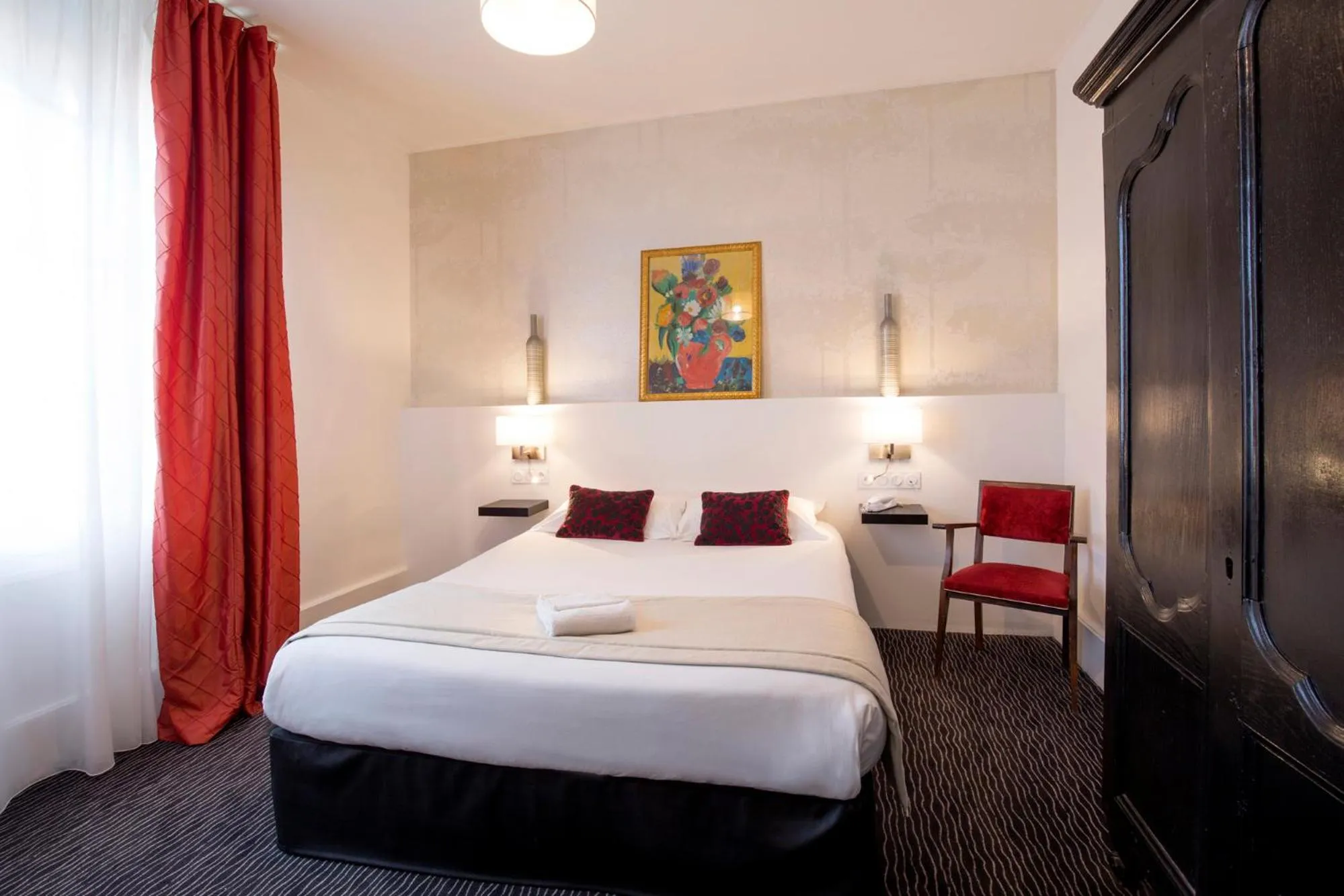 Bedroom in Hôtel Raymond 4 Toulouse