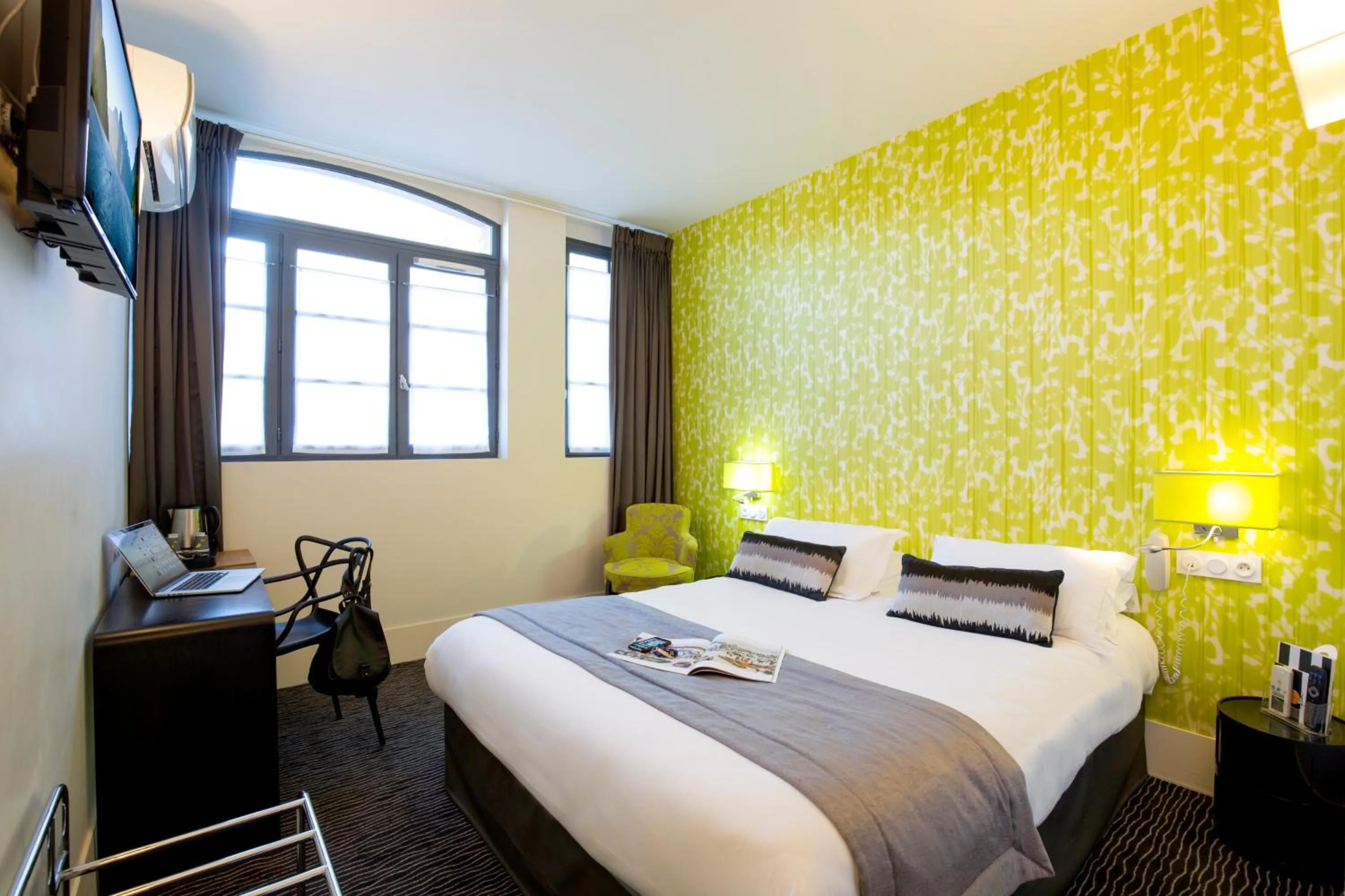 Bed in Hôtel Raymond 4 Toulouse