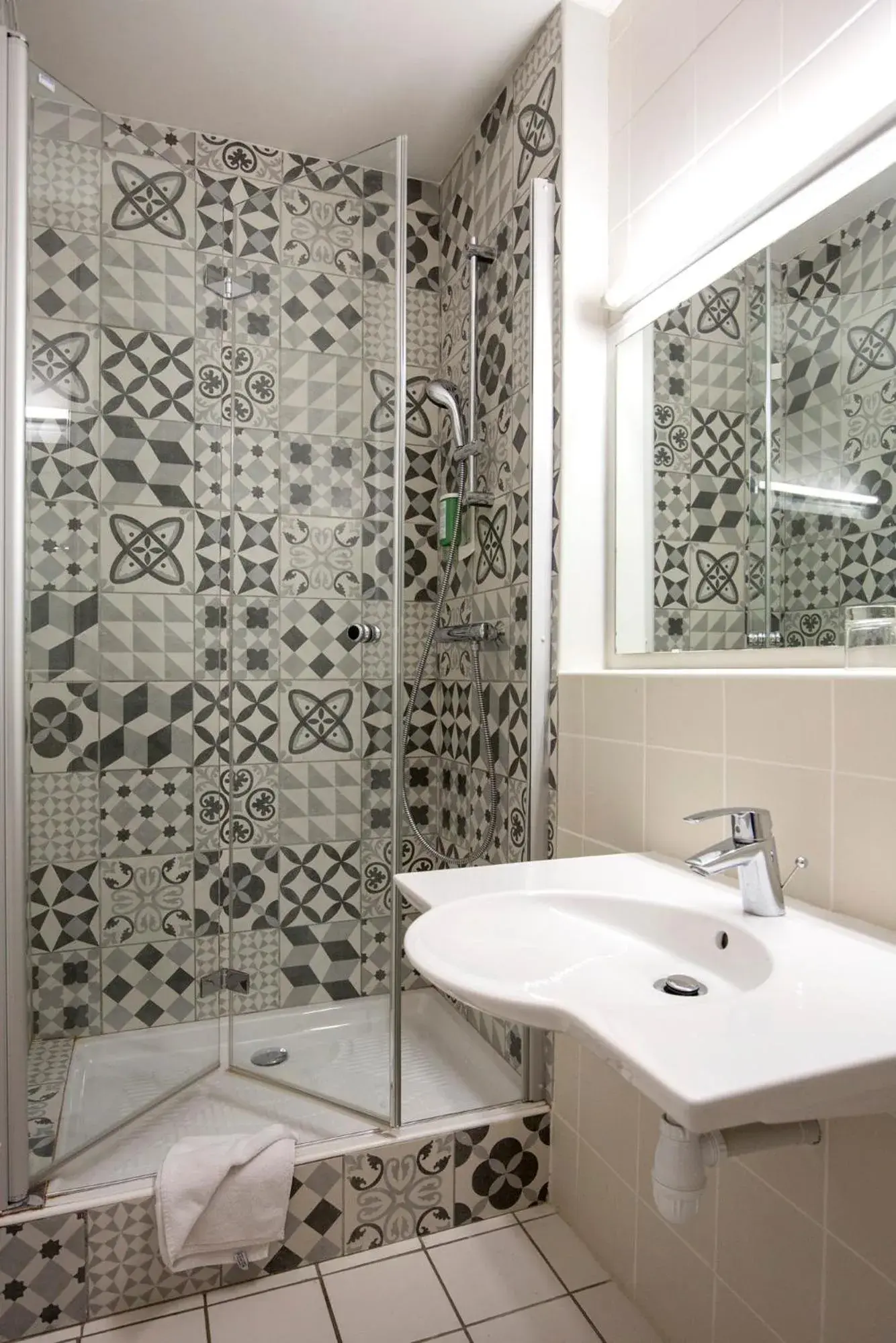 Single Room in Hôtel Raymond 4 Toulouse Single Room in Hôtel Raymond 4 Toulouse