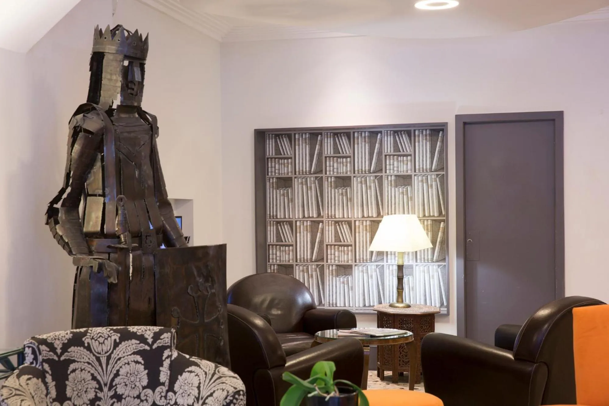 Communal lounge/ TV room in Hôtel Raymond 4 Toulouse