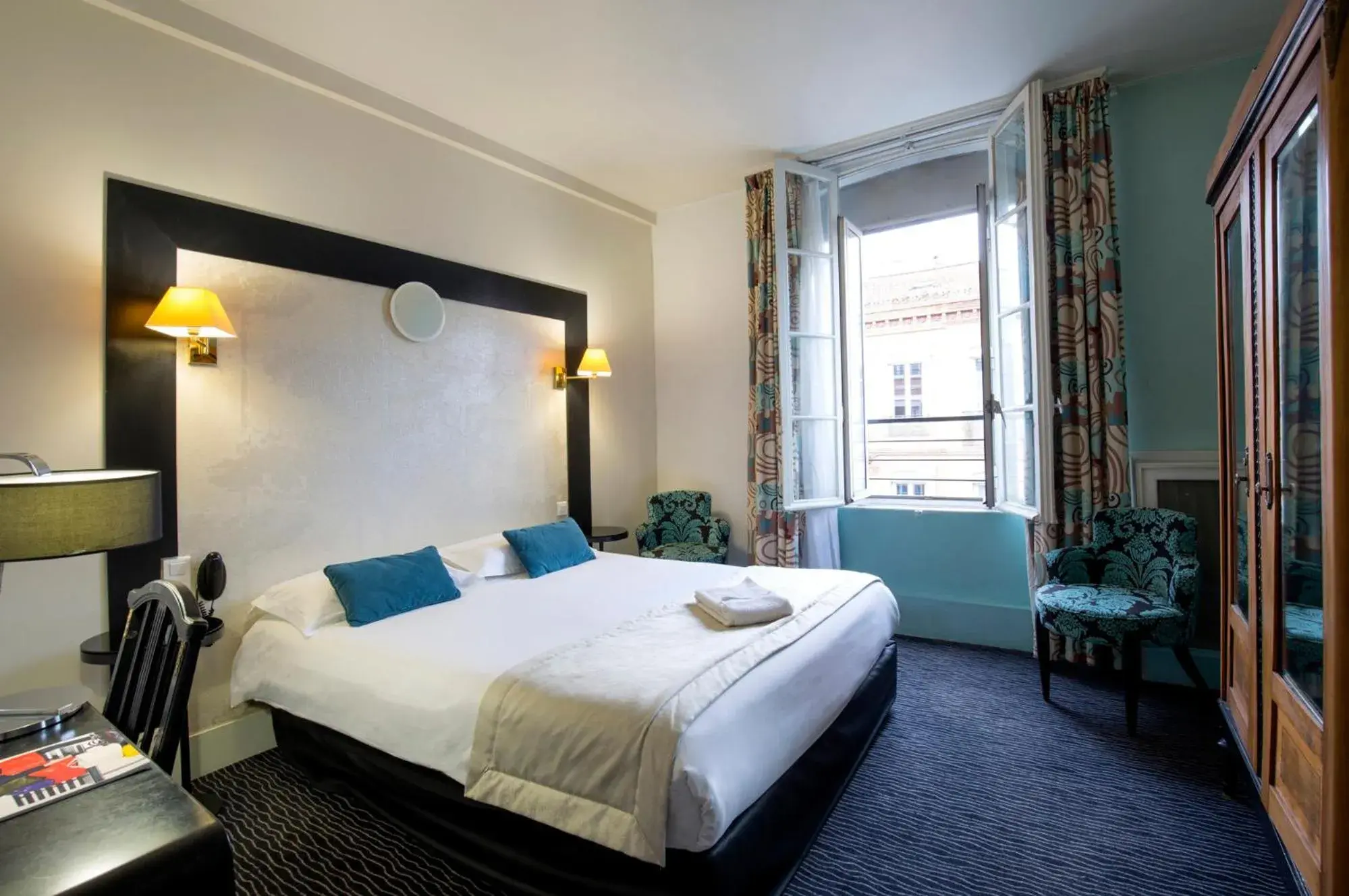 Bedroom in Hôtel Raymond 4 Toulouse Bedroom in Hôtel Raymond 4 Toulouse