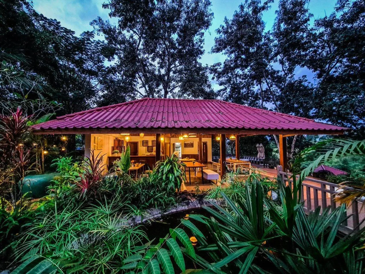 Restaurant/places to eat in Mayura Hill Resort